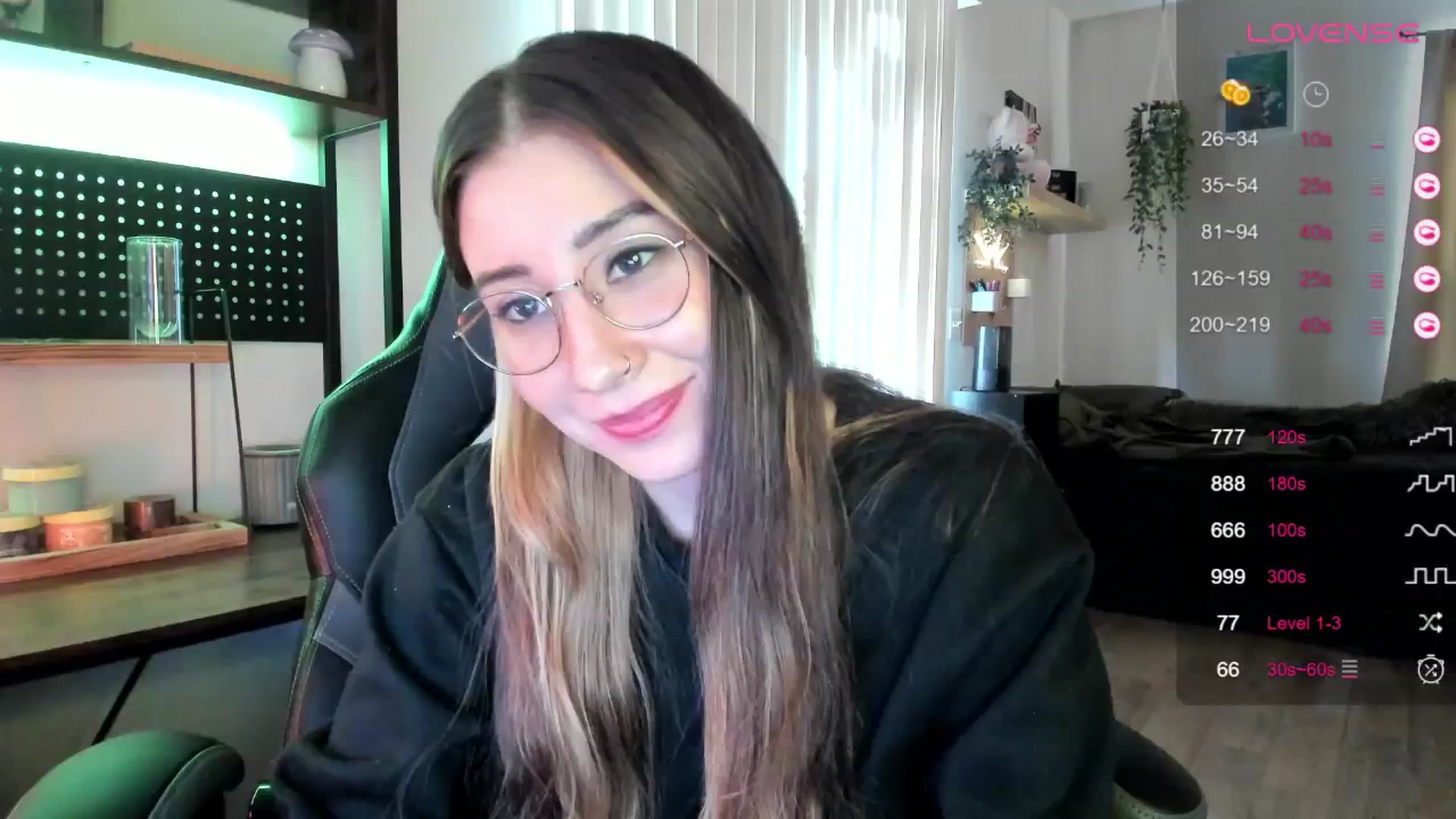 Gallery image thumbnail from killerloryy's myfreecams stream on, 04/25/2024, 19:06 image 18 of 20