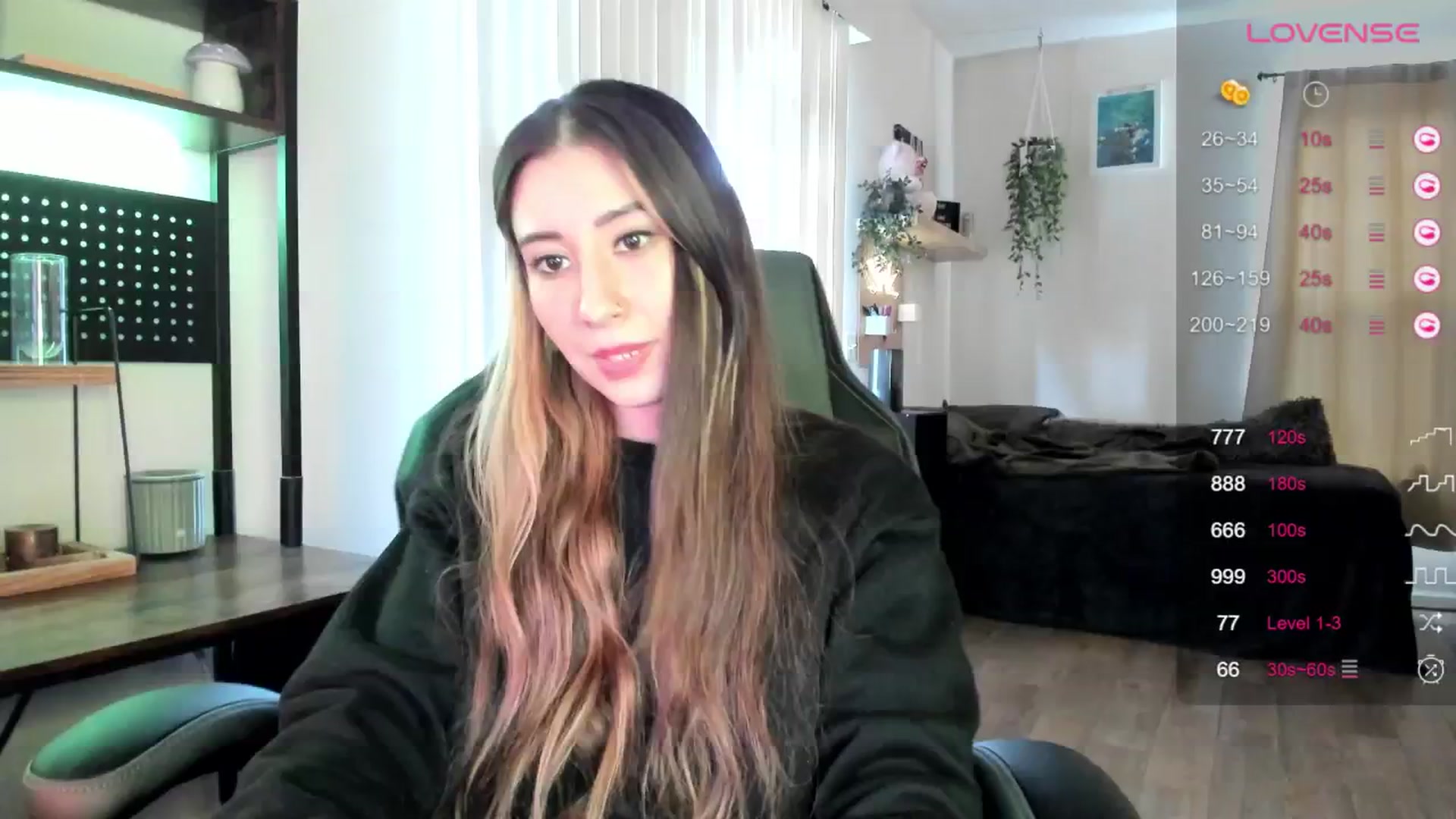 Gallery image thumbnail from killerloryy's myfreecams stream on, 04/25/2024, 19:06 image 6 of 20