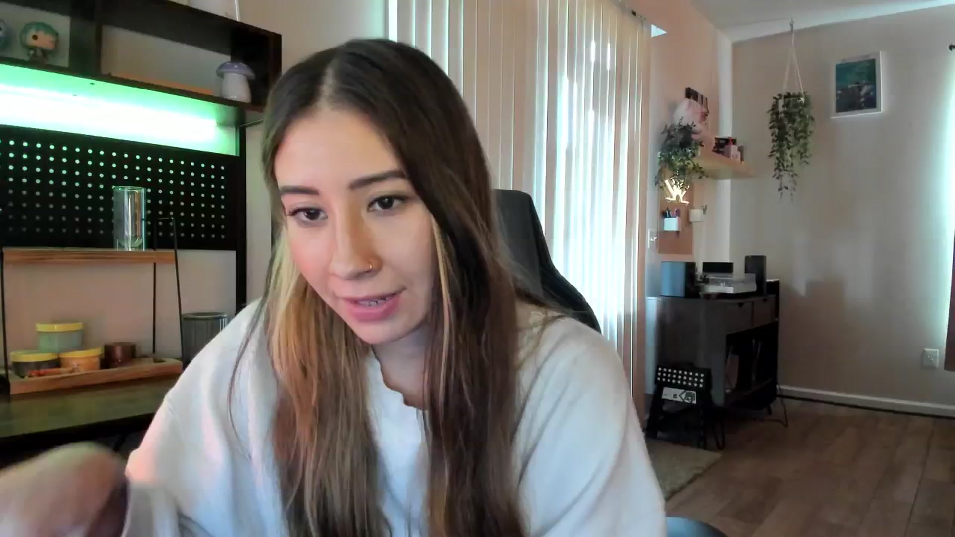 Gallery image thumbnail from killerloryy's myfreecams stream on, 05/06/2024, 19:16 image 5 of 20