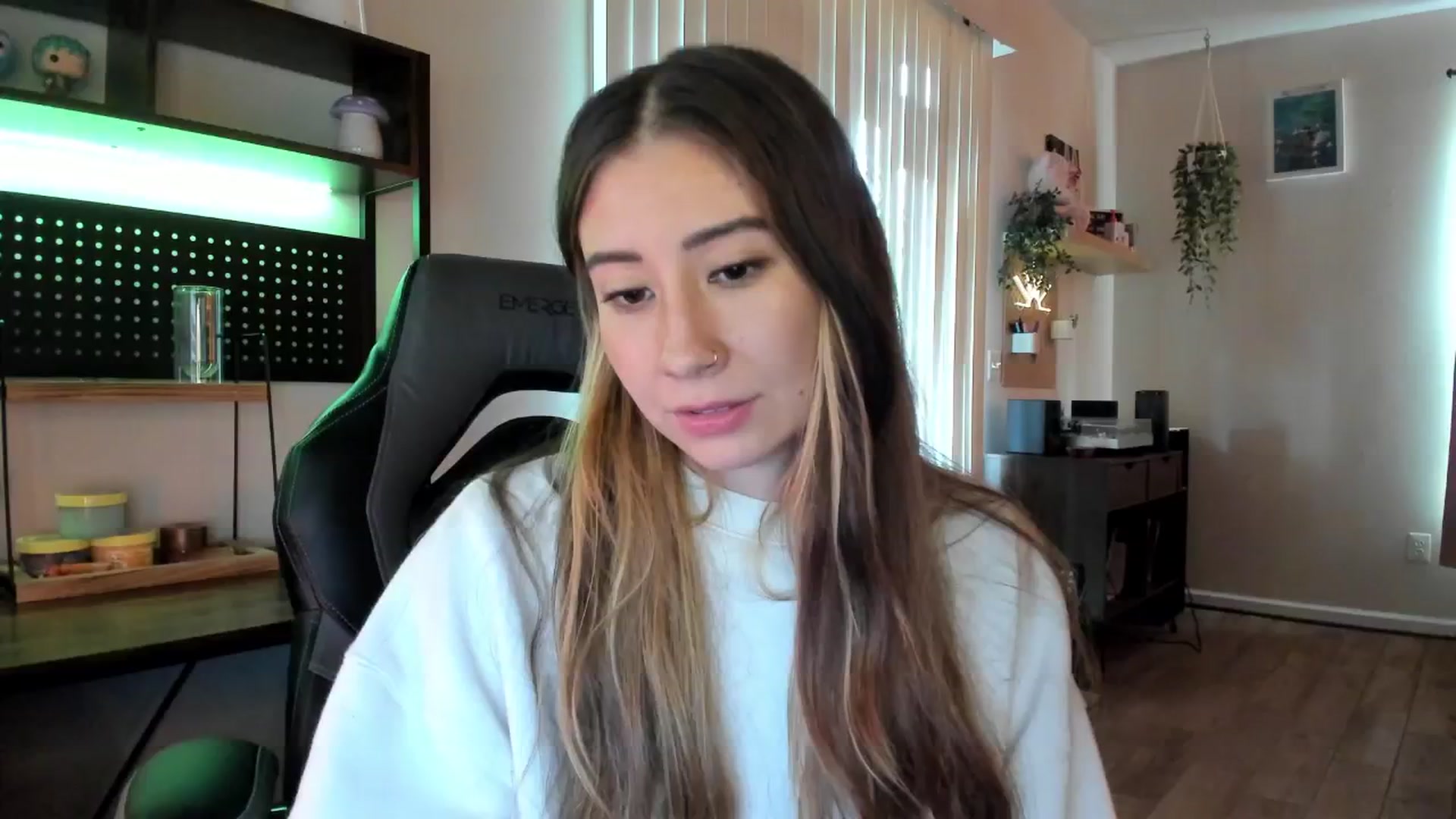 Gallery image thumbnail from killerloryy's myfreecams stream on, 05/06/2024, 19:16 image 6 of 20