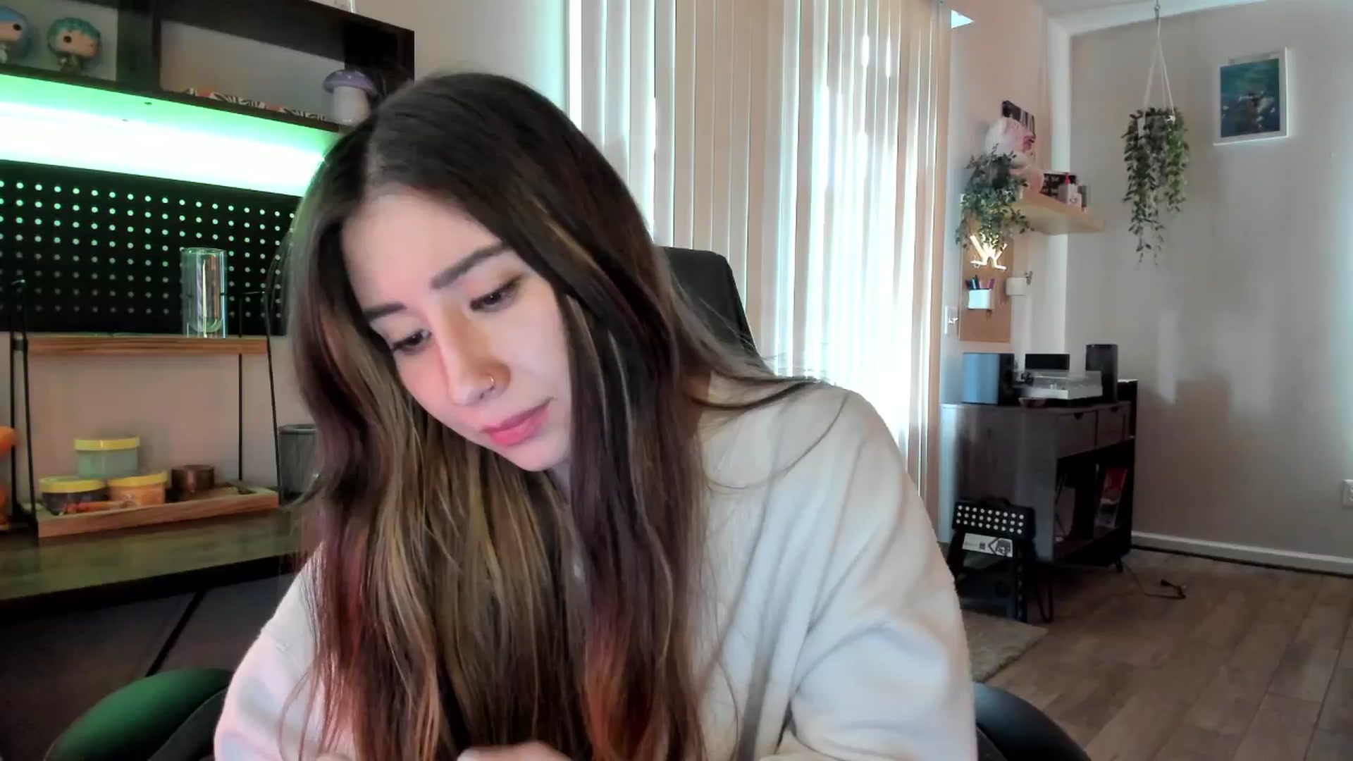Gallery image thumbnail from killerloryy's myfreecams stream on, 05/06/2024, 19:16 image 16 of 20