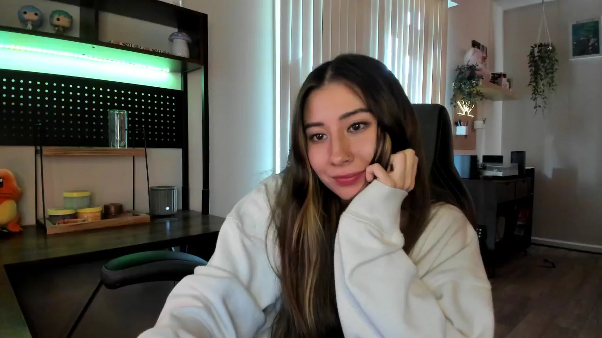 Gallery image thumbnail from killerloryy's myfreecams stream on, 05/06/2024, 19:16 image 20 of 20