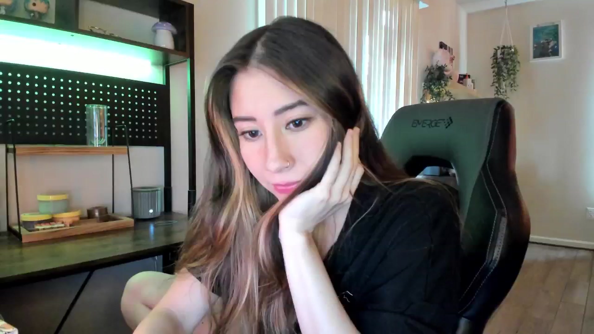 Gallery image thumbnail from killerloryy's myfreecams stream on, 05/09/2024, 17:47 image 2 of 20