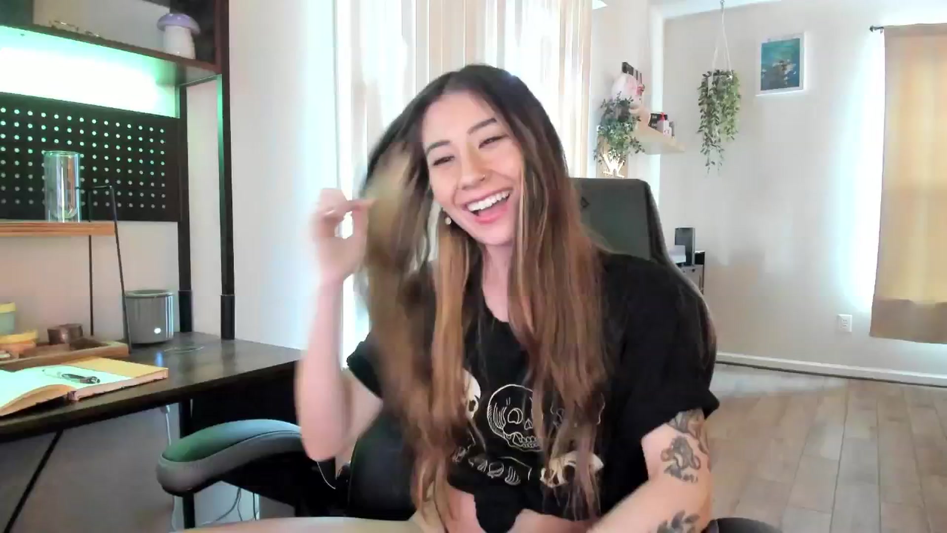 Gallery image thumbnail from killerloryy's myfreecams stream on, 05/09/2024, 17:47 image 18 of 20
