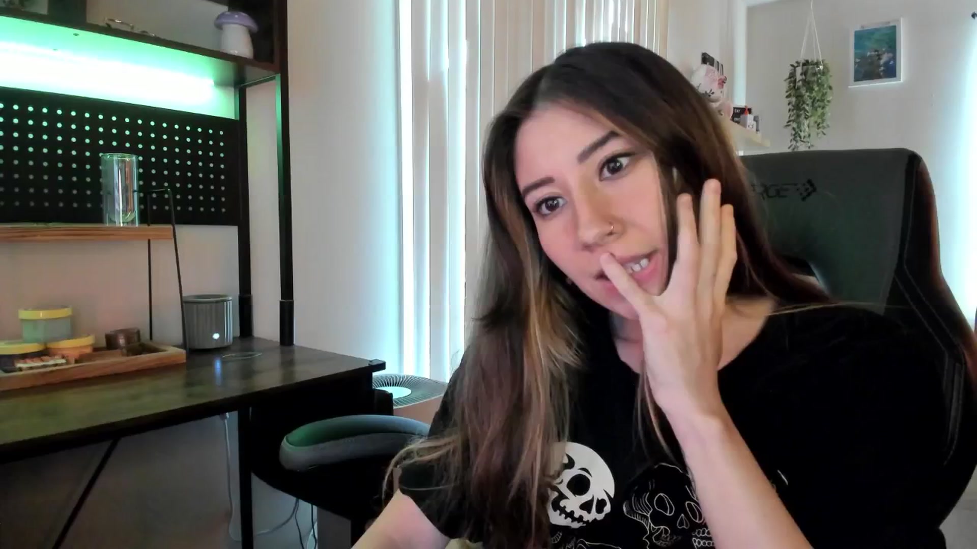 Gallery image thumbnail from killerloryy's myfreecams stream on, 05/09/2024, 17:47 image 6 of 20