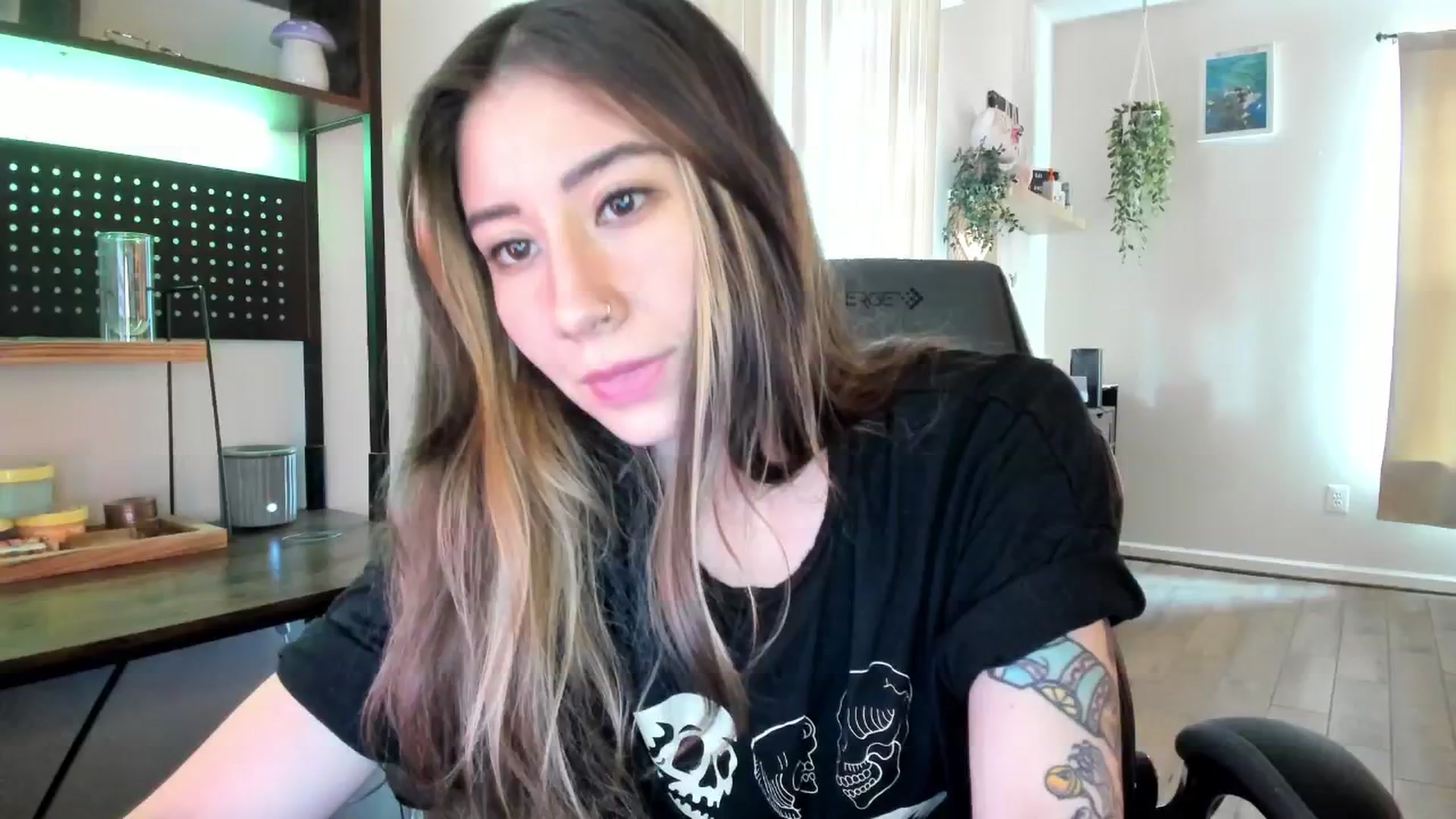 Gallery image thumbnail from killerloryy's myfreecams stream on, 05/09/2024, 17:47 image 7 of 20