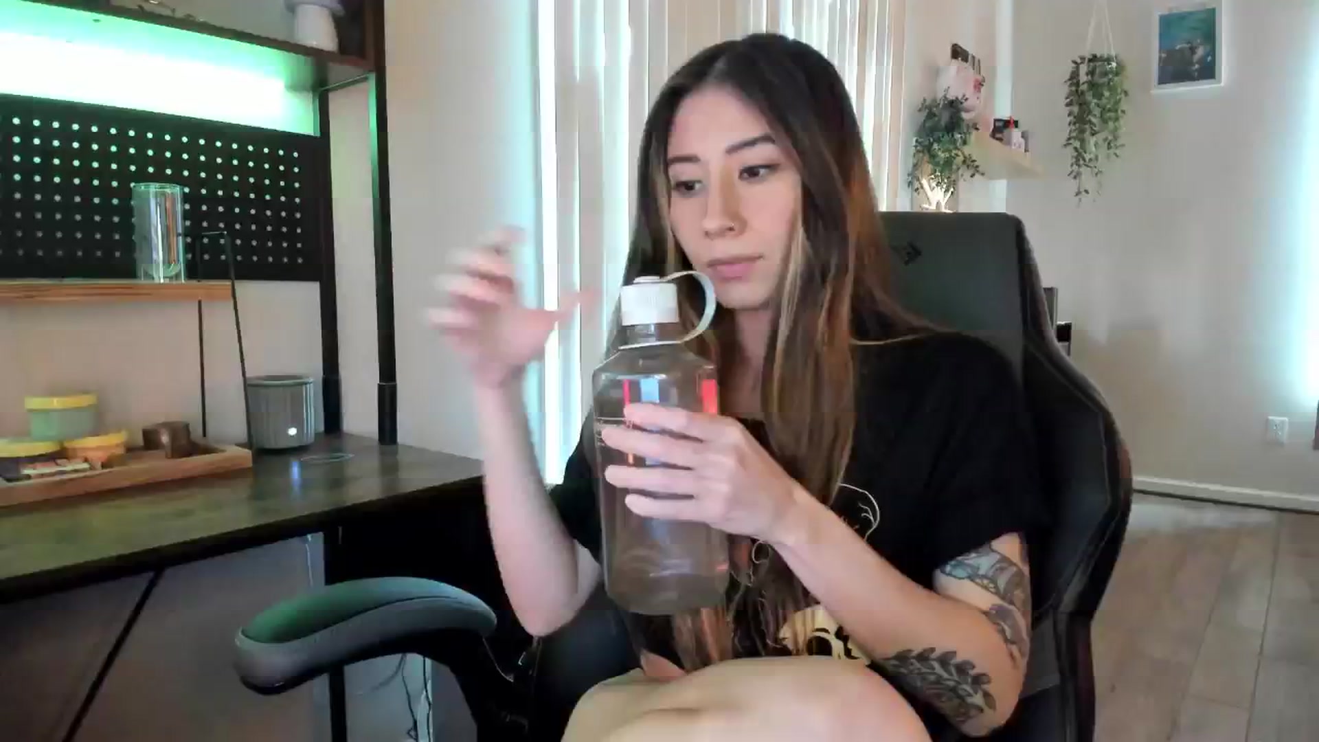 Gallery image thumbnail from killerloryy's myfreecams stream on, 05/09/2024, 17:47 image 5 of 20