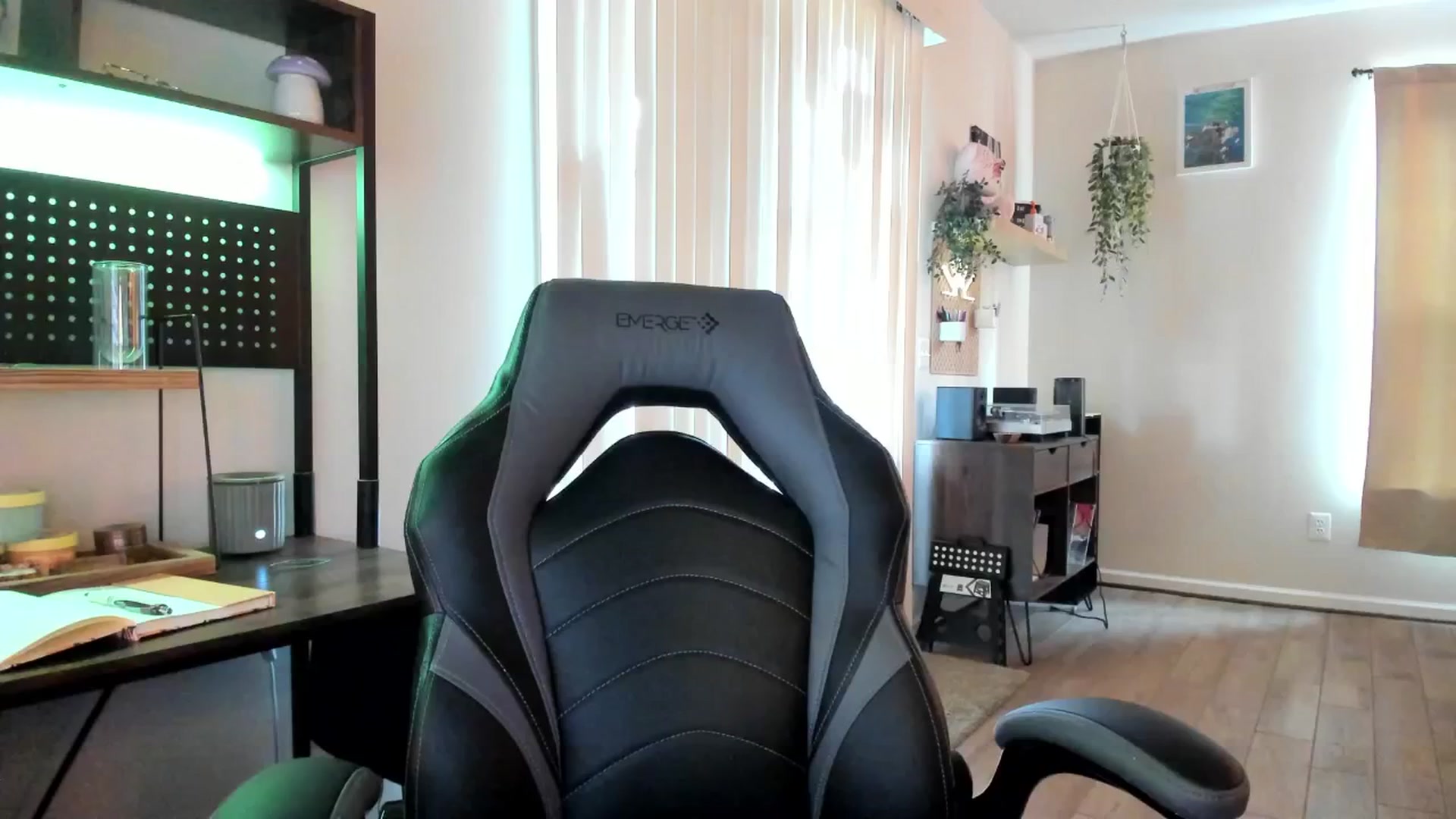 Gallery image thumbnail from killerloryy's myfreecams stream on, 05/09/2024, 17:47 image 20 of 20