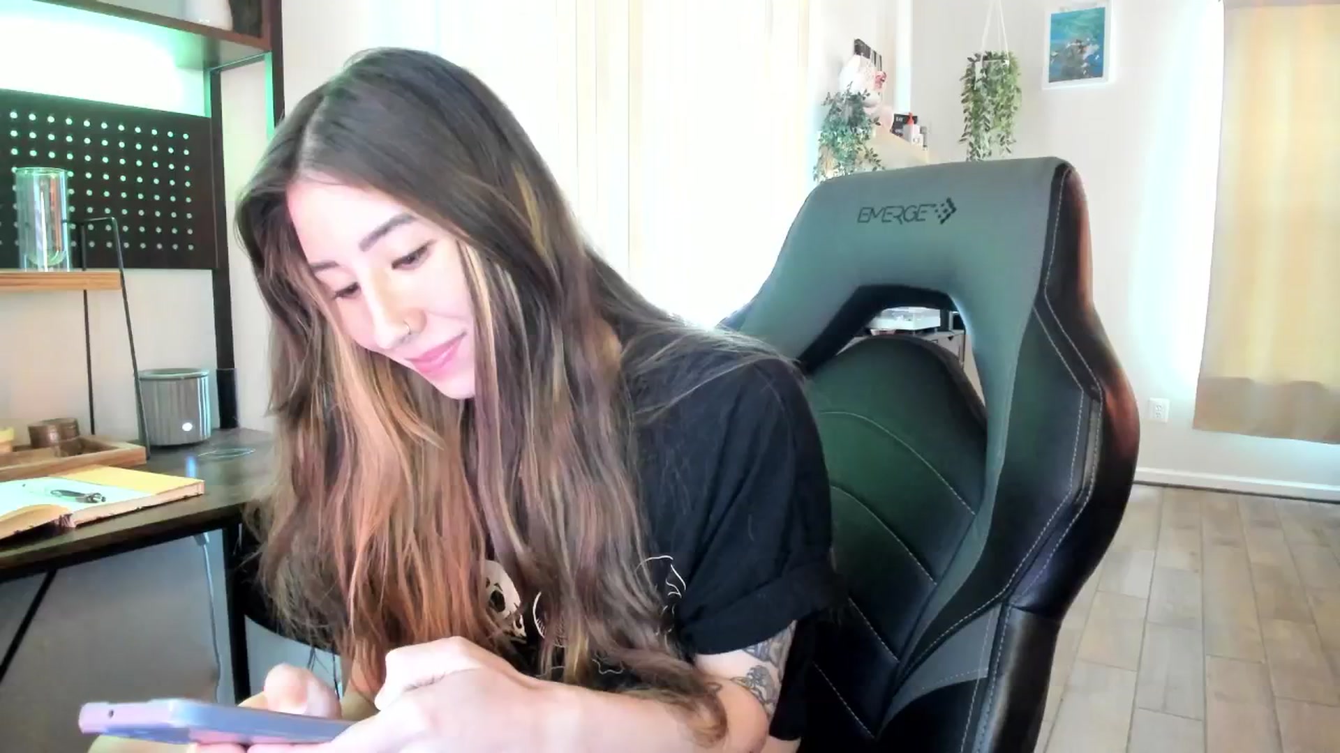 Gallery image thumbnail from killerloryy's myfreecams stream on, 05/09/2024, 17:47 image 15 of 20