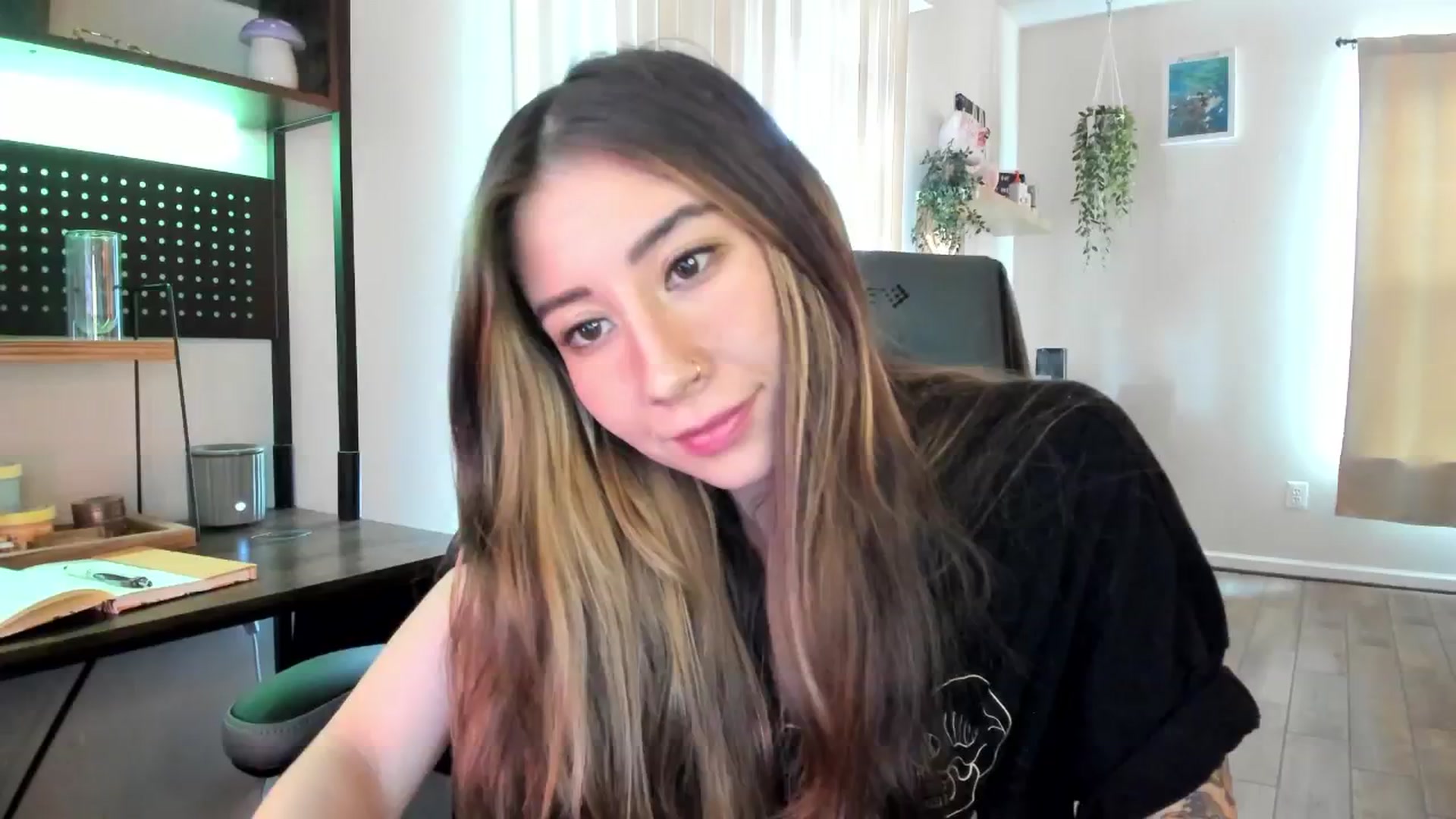 Gallery image thumbnail from killerloryy's myfreecams stream on, 05/09/2024, 17:47 image 17 of 20