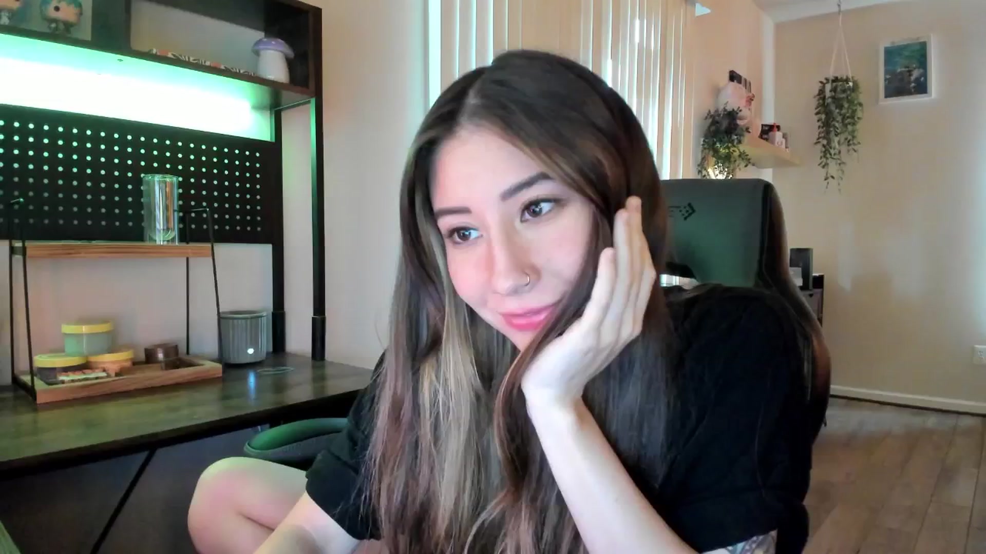 Gallery image thumbnail from killerloryy's myfreecams stream on, 05/09/2024, 17:47 image 1 of 20