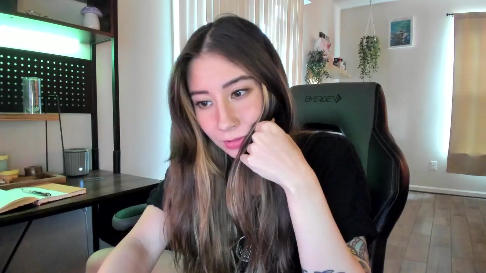 Gallery image thumbnail from killerloryy's myfreecams stream on, 05/09/2024, 17:47 image 19 of 20