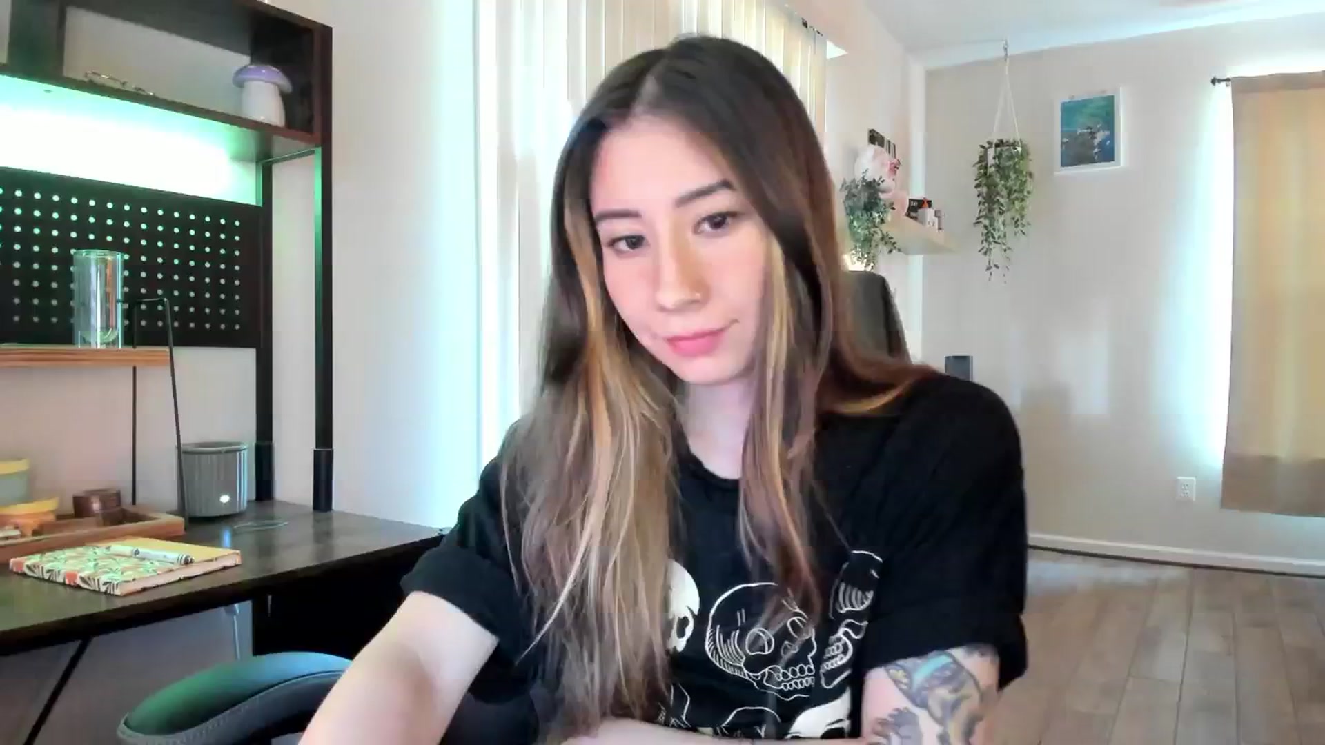 Gallery image thumbnail from killerloryy's myfreecams stream on, 05/09/2024, 17:47 image 11 of 20