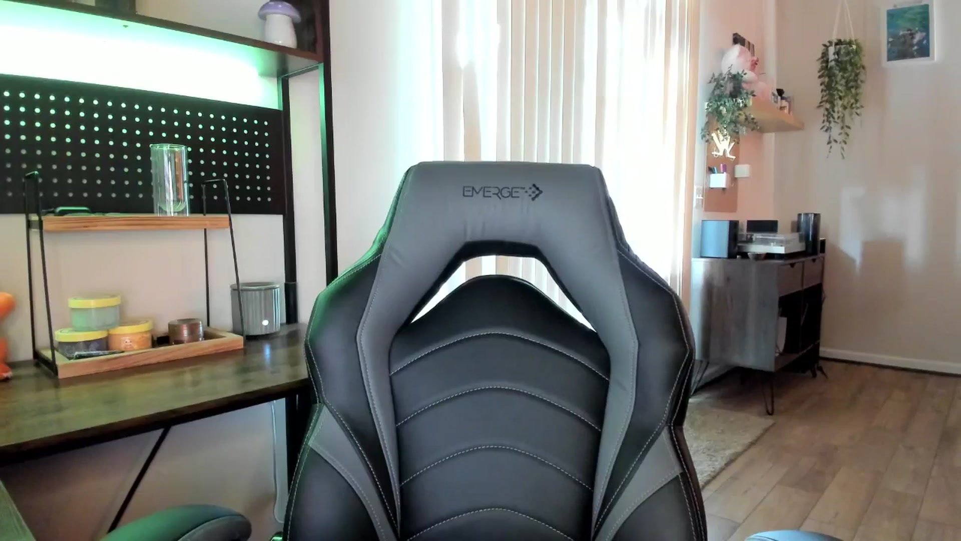 Gallery image thumbnail from killerloryy's myfreecams stream on, 05/23/2024, 17:54 image 13 of 20