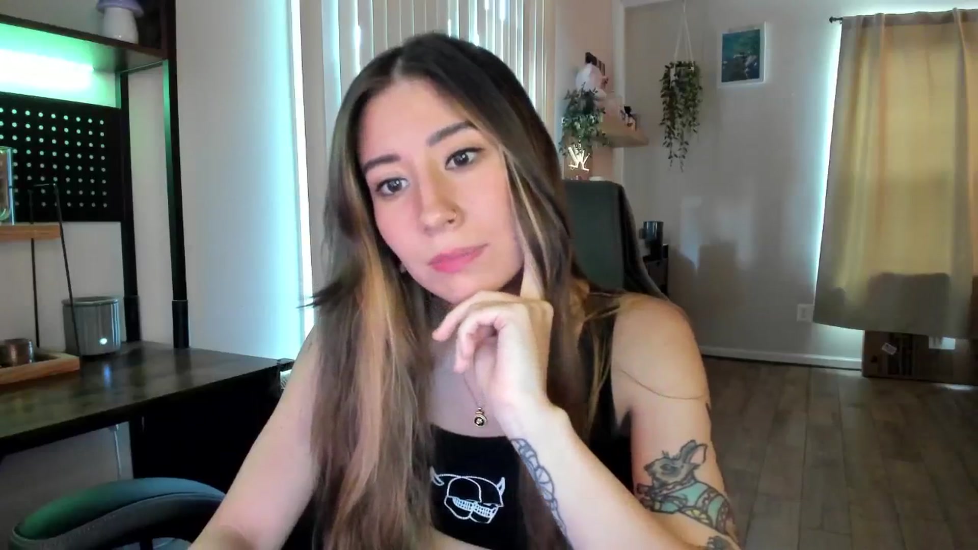 Gallery image thumbnail from killerloryy's myfreecams stream on, 05/23/2024, 17:54 image 2 of 20