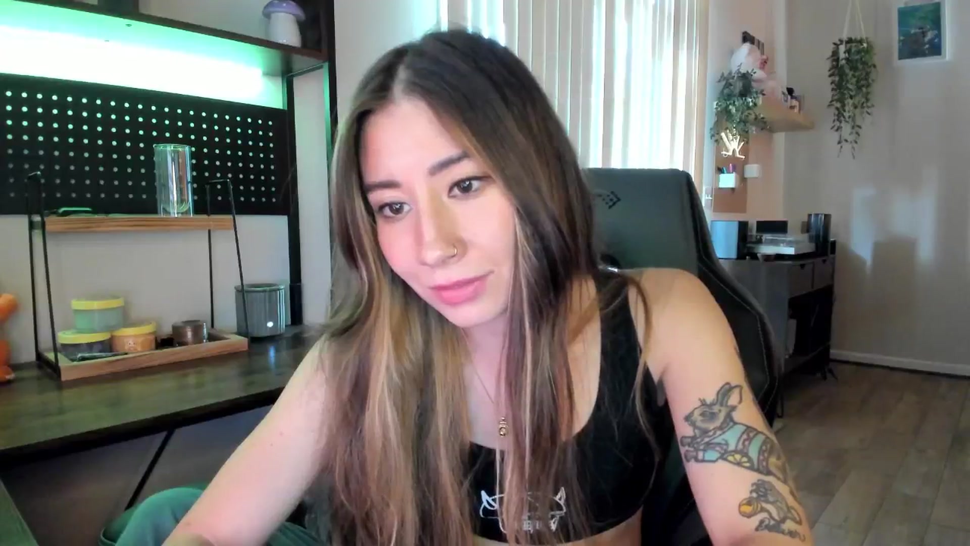 Gallery image thumbnail from killerloryy's myfreecams stream on, 05/23/2024, 17:54 image 12 of 20