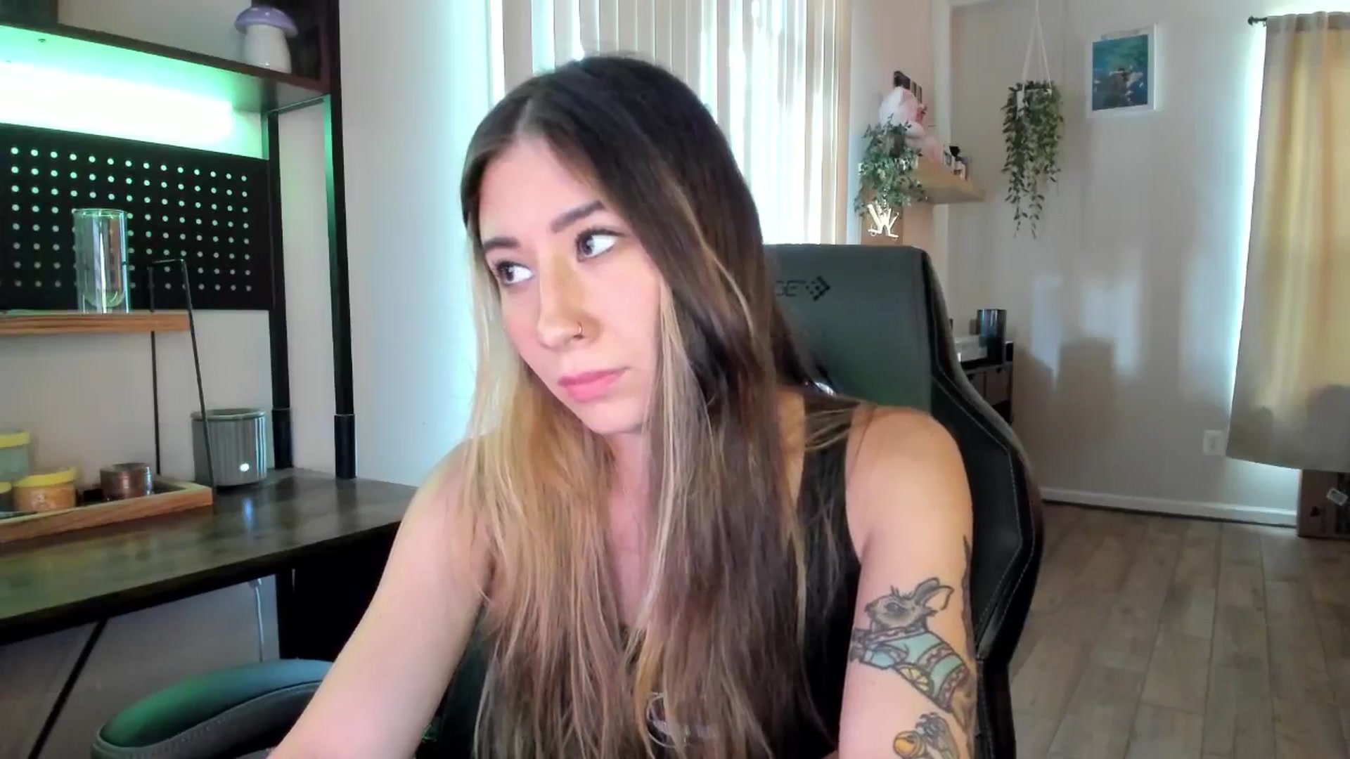 Gallery image thumbnail from killerloryy's myfreecams stream on, 05/23/2024, 17:54 image 6 of 20
