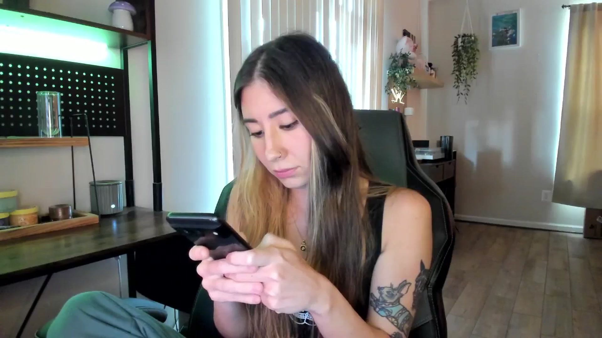 Gallery image thumbnail from killerloryy's myfreecams stream on, 05/23/2024, 17:54 image 5 of 20