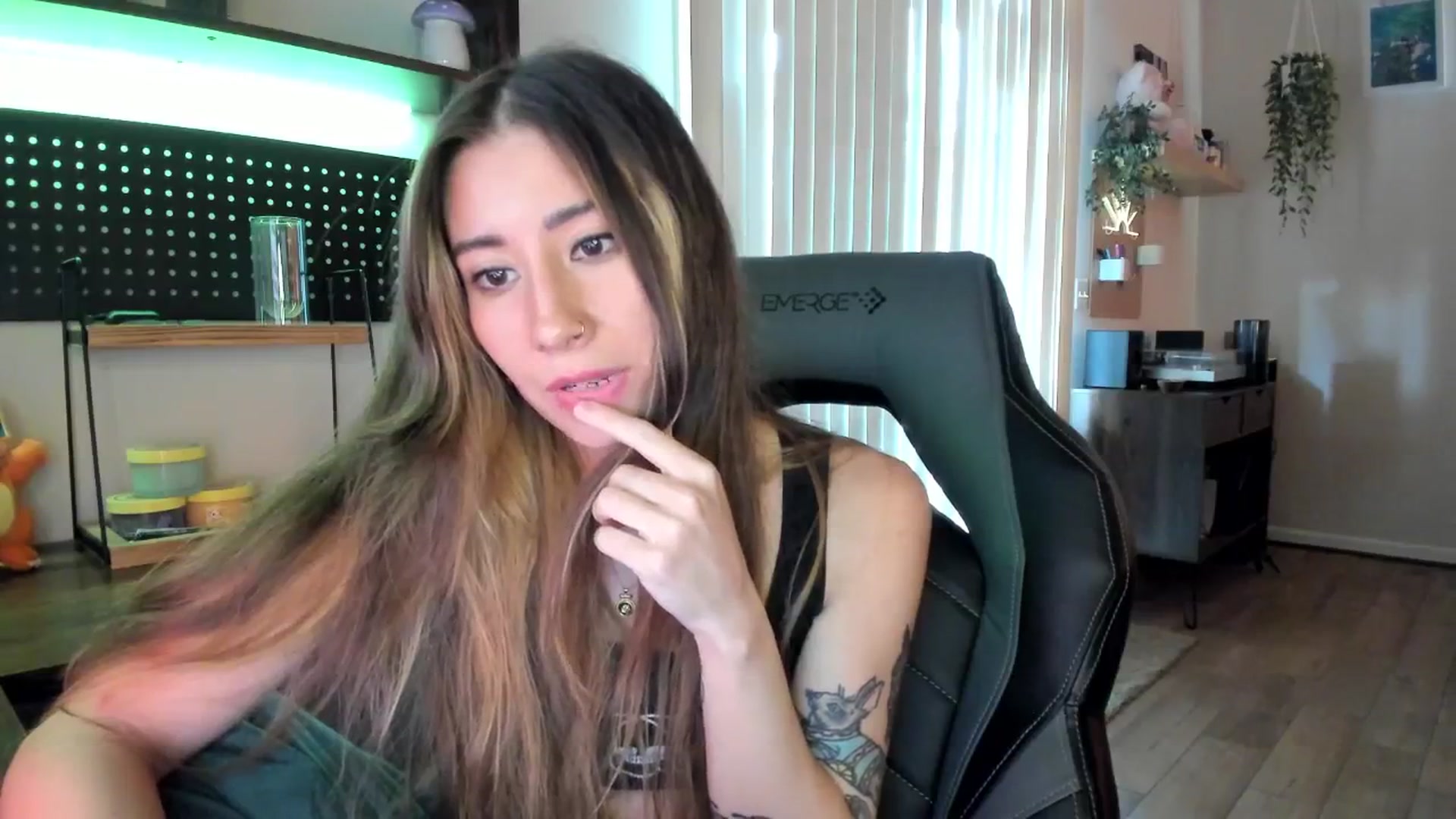 Gallery image thumbnail from killerloryy's myfreecams stream on, 05/23/2024, 17:54 image 11 of 20