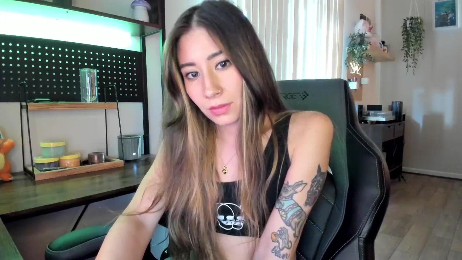 Gallery image thumbnail from killerloryy's myfreecams stream on, 05/23/2024, 17:54 image 10 of 20