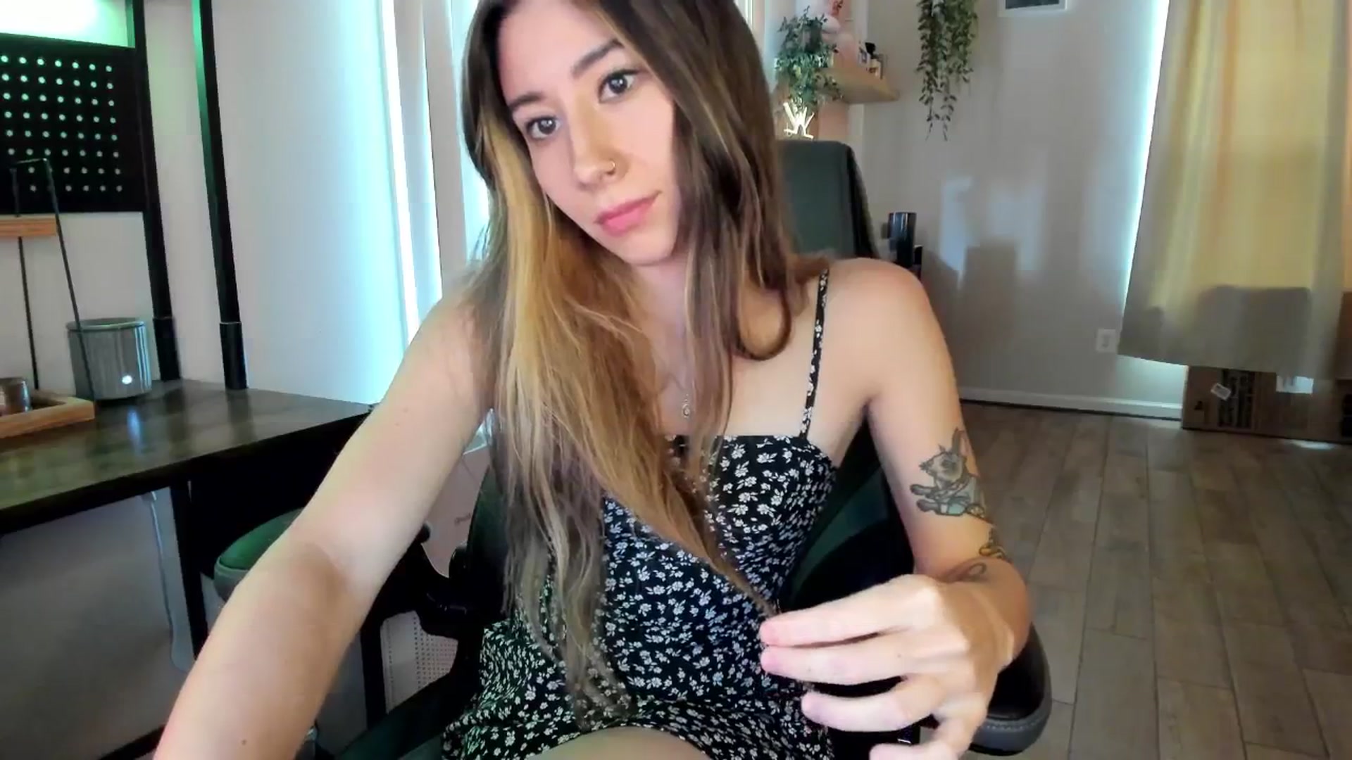 Gallery image thumbnail from killerloryy's myfreecams stream on, 05/23/2024, 17:54 image 19 of 20
