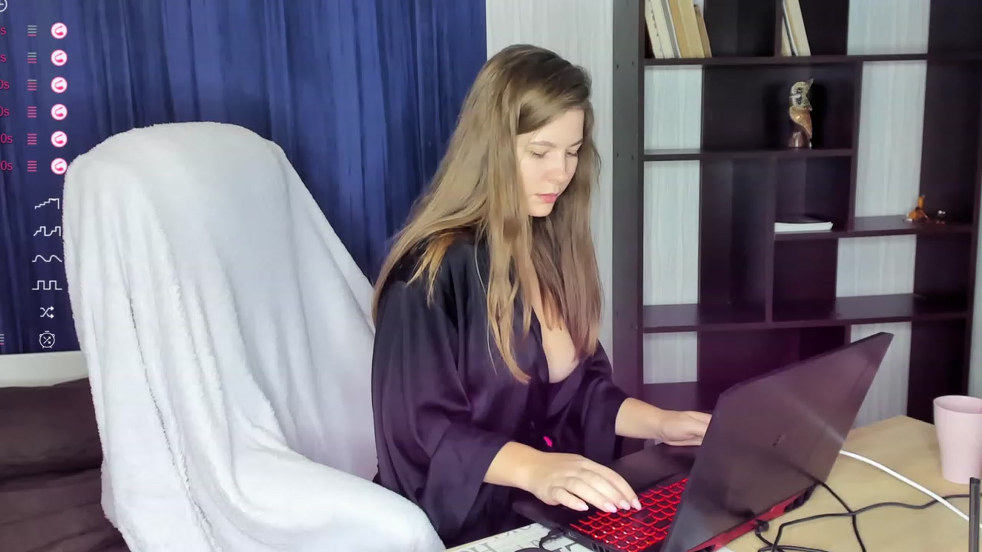 Gallery image thumbnail from kimbasin's myfreecams stream on, 11/01/2023, 17:11 image 2 of 20
