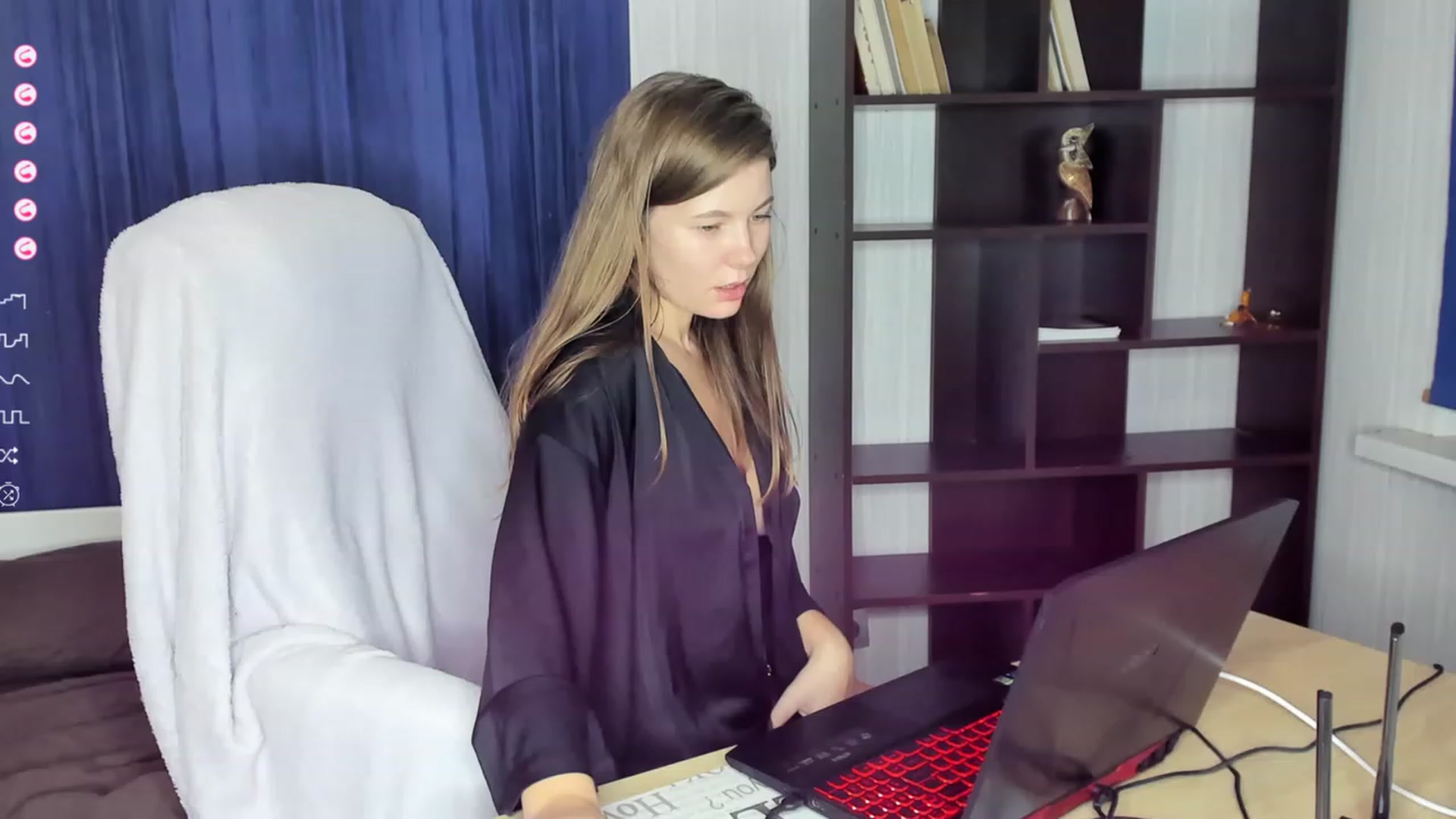 Gallery image thumbnail from kimbasin's myfreecams stream on, 11/01/2023, 20:37 image 10 of 20