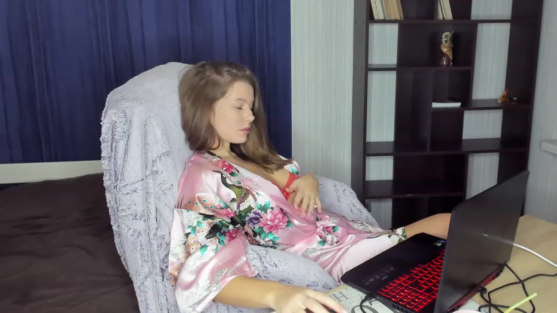 Gallery image thumbnail from kimbasin's myfreecams stream on, 11/13/2023, 16:19 image 7 of 20