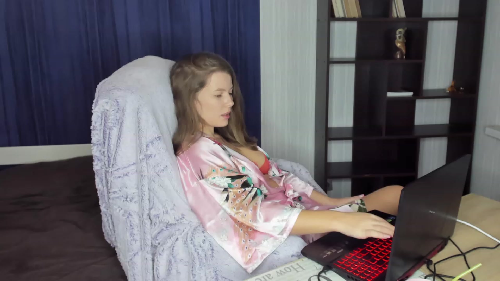 Gallery image thumbnail from kimbasin's myfreecams stream on, 11/13/2023, 16:19 image 5 of 20
