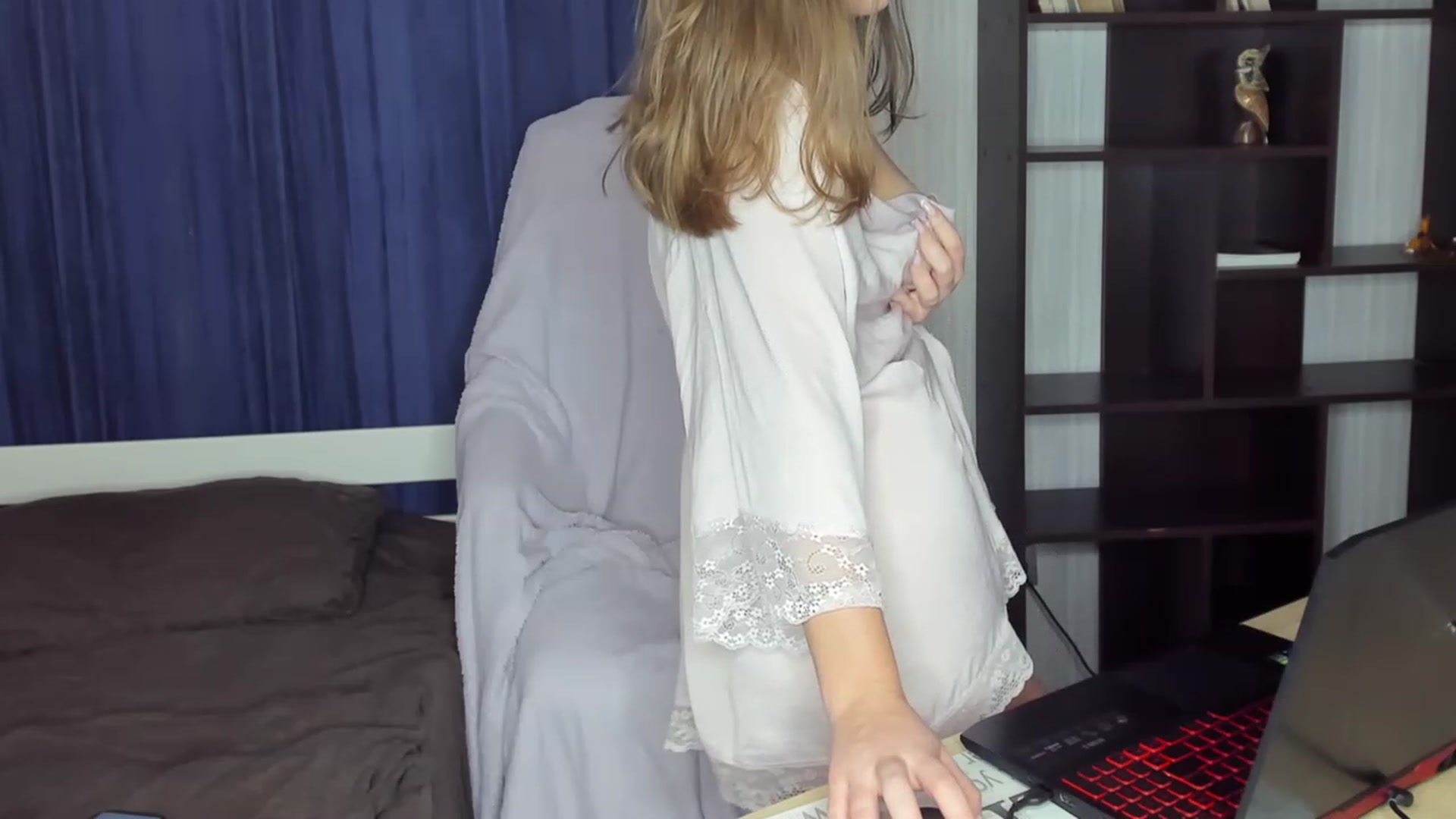Gallery image thumbnail from kimbasin's myfreecams stream on, 12/04/2023, 20:09 image 18 of 20