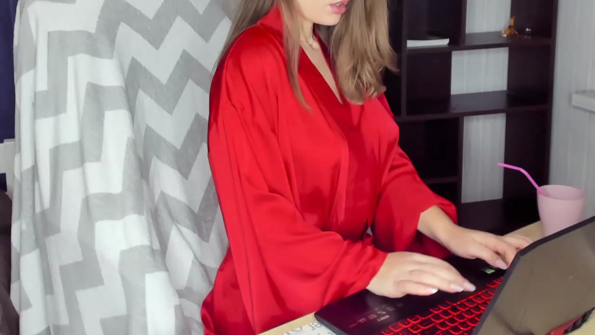 Gallery image thumbnail from kimbasin's myfreecams stream on, 12/16/2023, 17:17 image 5 of 20
