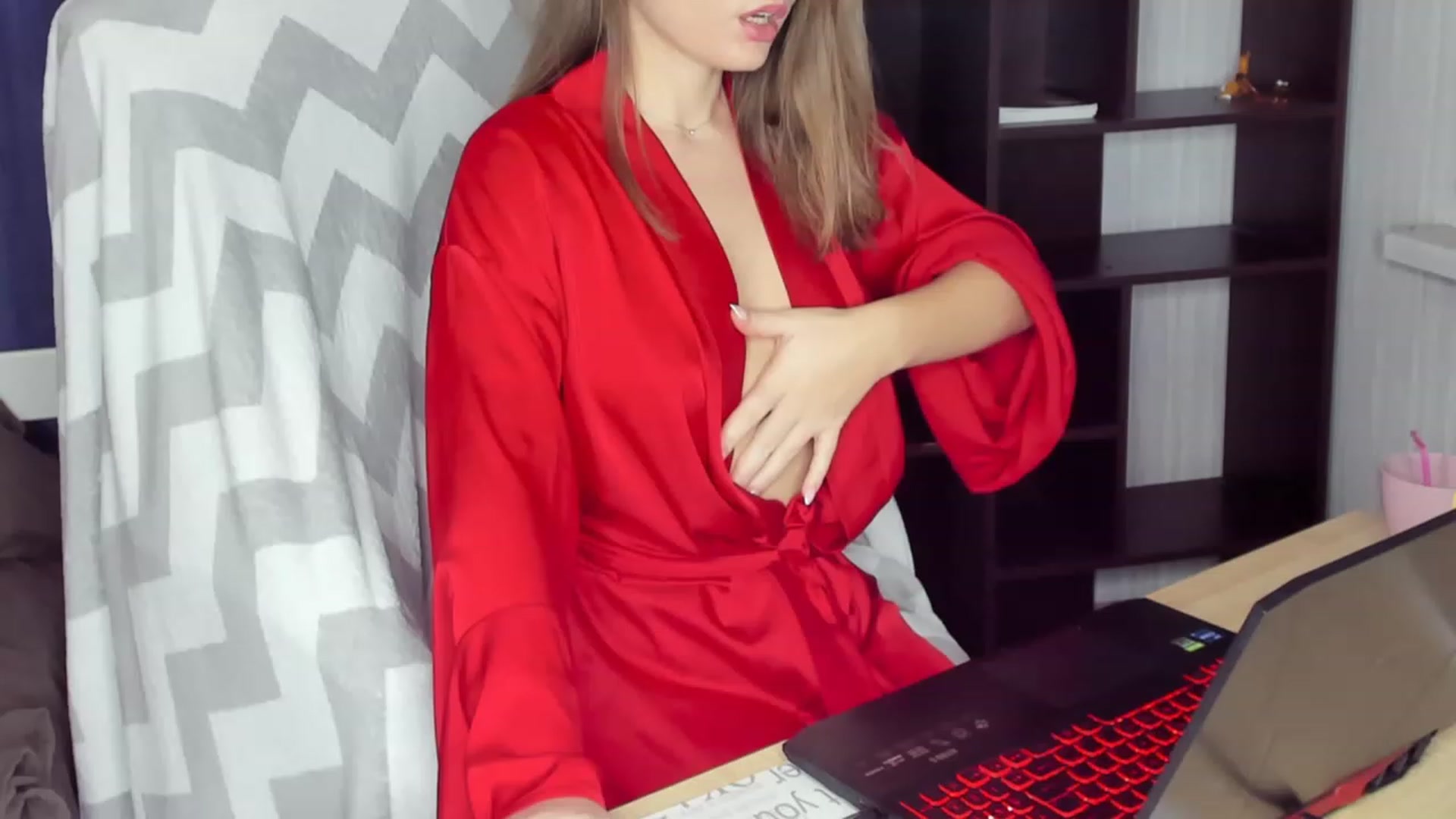 Gallery image thumbnail from kimbasin's myfreecams stream on, 12/16/2023, 17:17 image 13 of 20
