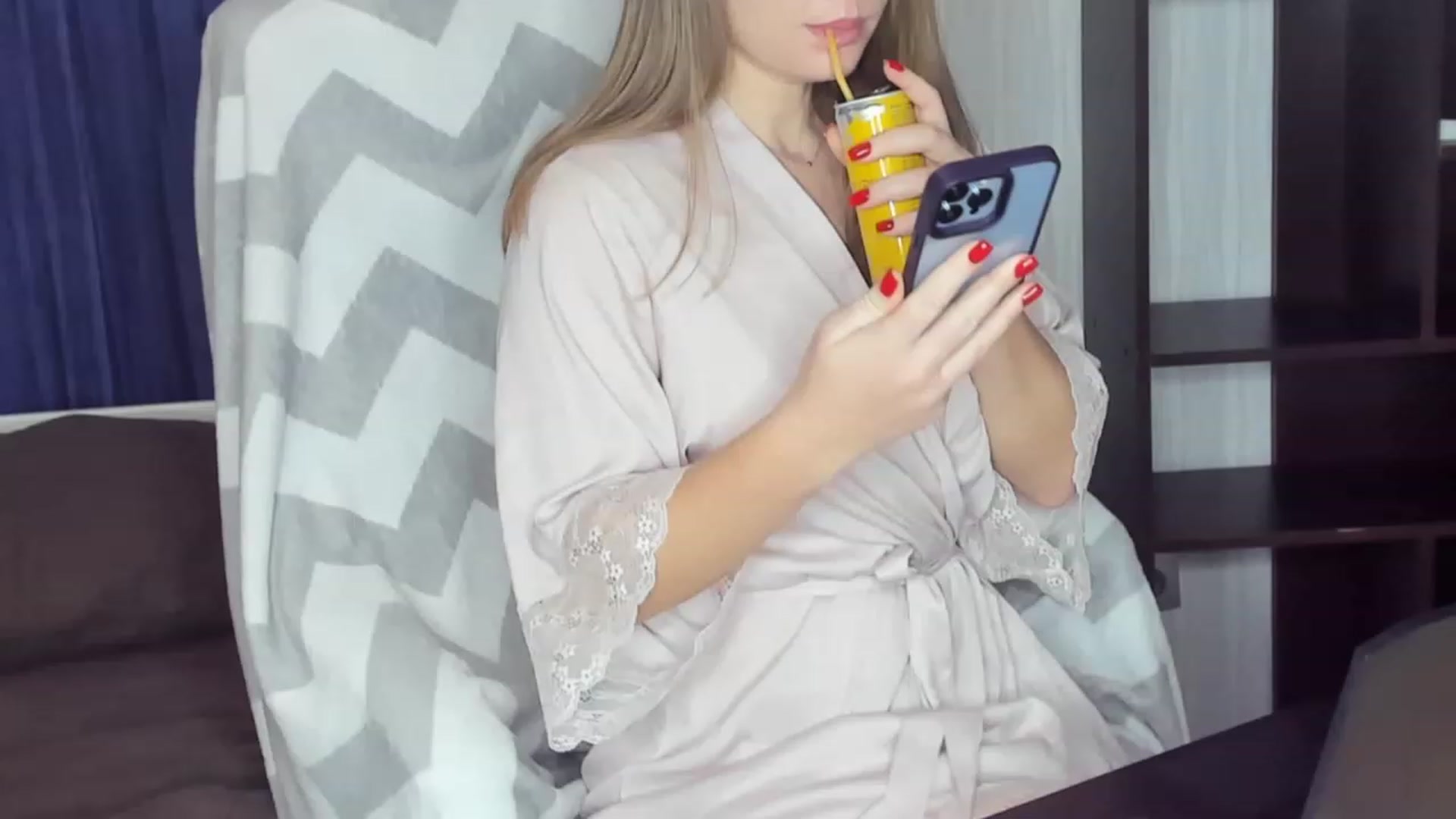 Gallery image thumbnail from kimbasin's myfreecams stream on, 12/20/2023, 16:05 image 5 of 20
