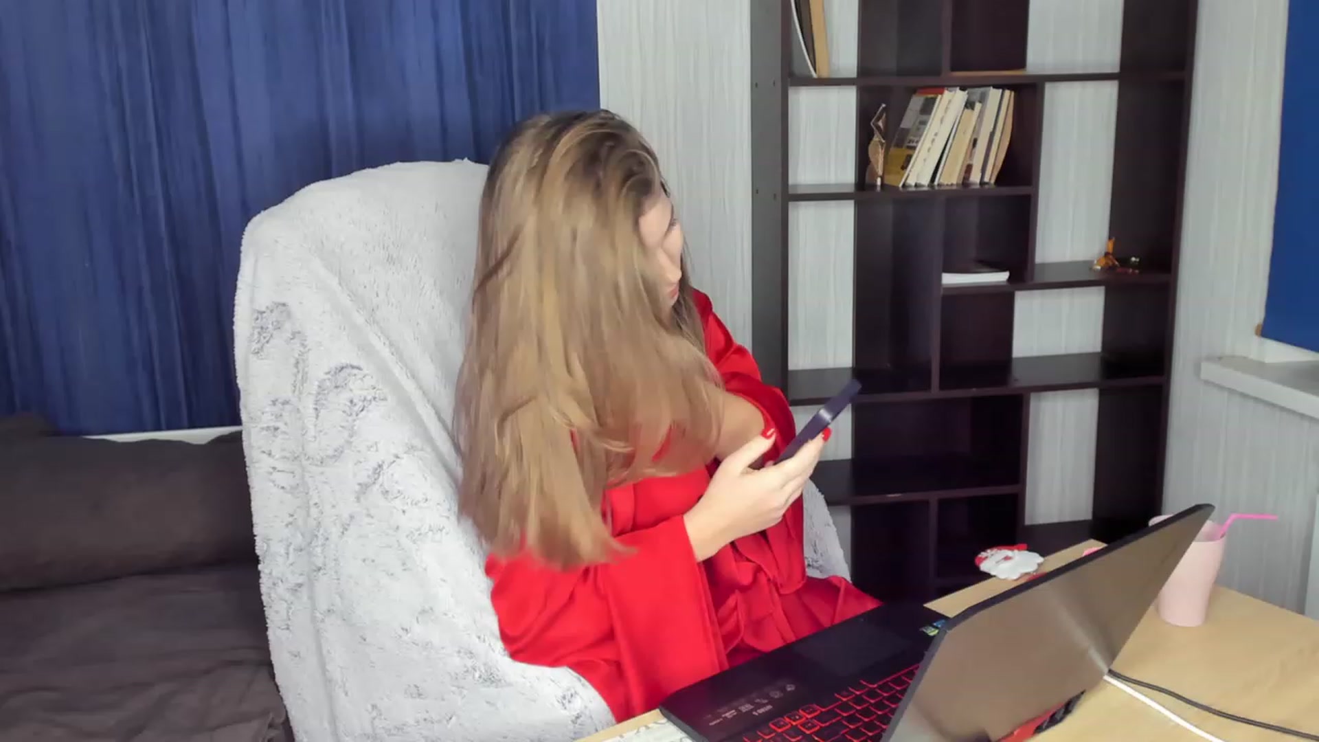 Gallery image thumbnail from kimbasin's myfreecams stream on, 12/25/2023, 17:50 image 8 of 20