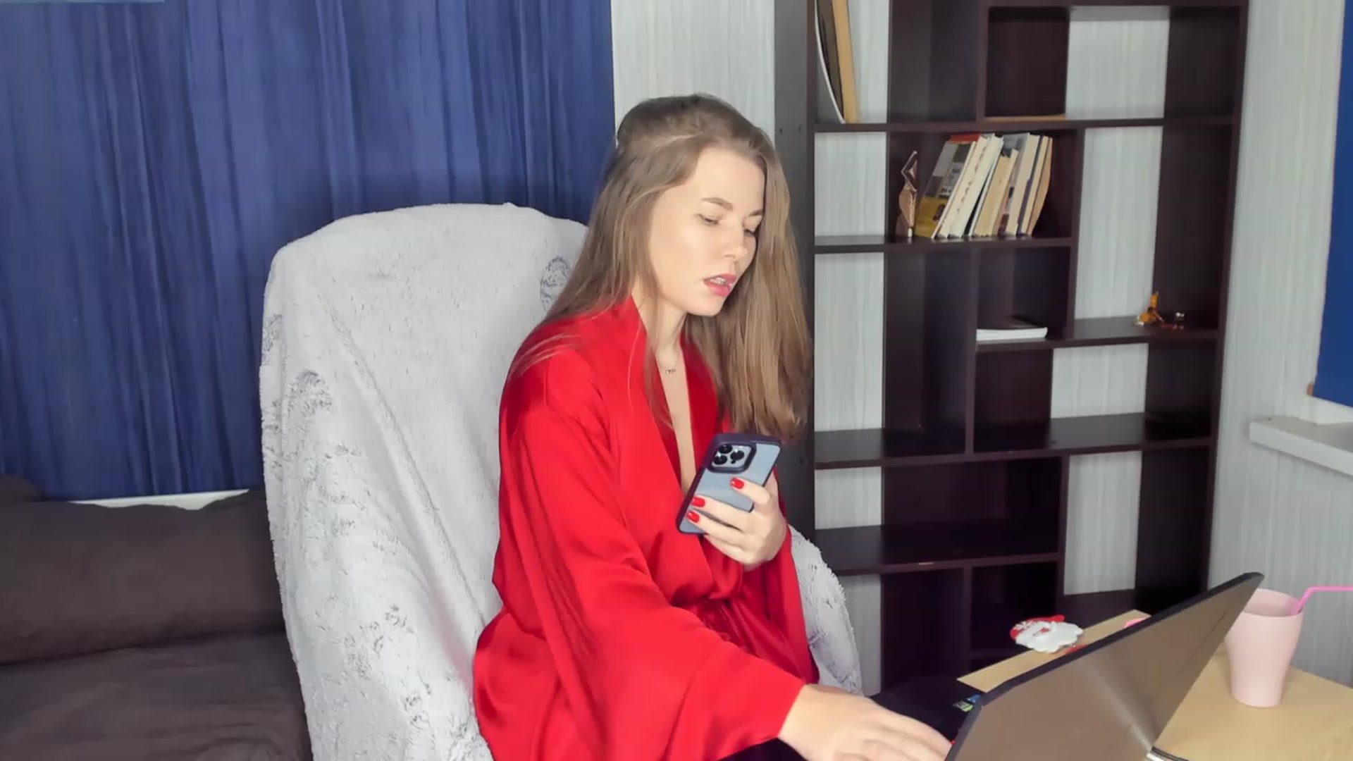 Gallery image thumbnail from kimbasin's myfreecams stream on, 12/25/2023, 17:50 image 2 of 20