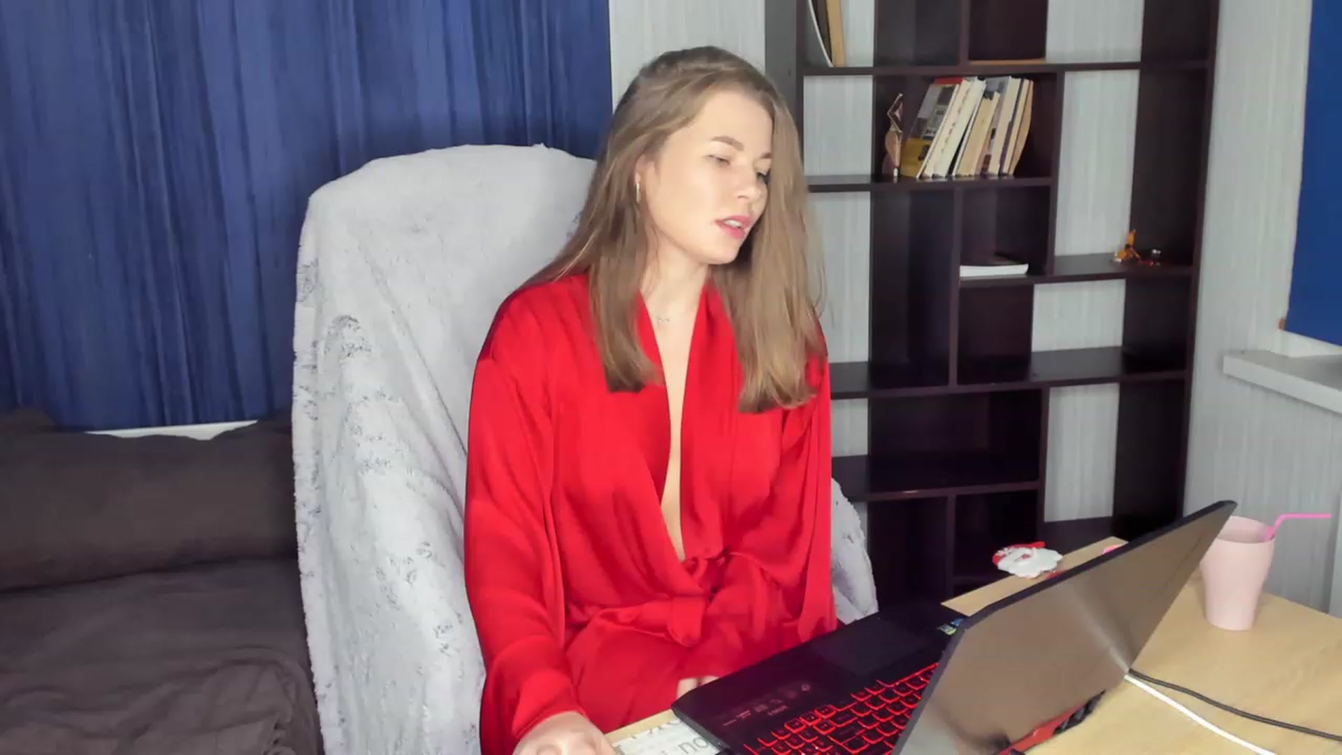 Gallery image thumbnail from kimbasin's myfreecams stream on, 12/25/2023, 17:50 image 5 of 20