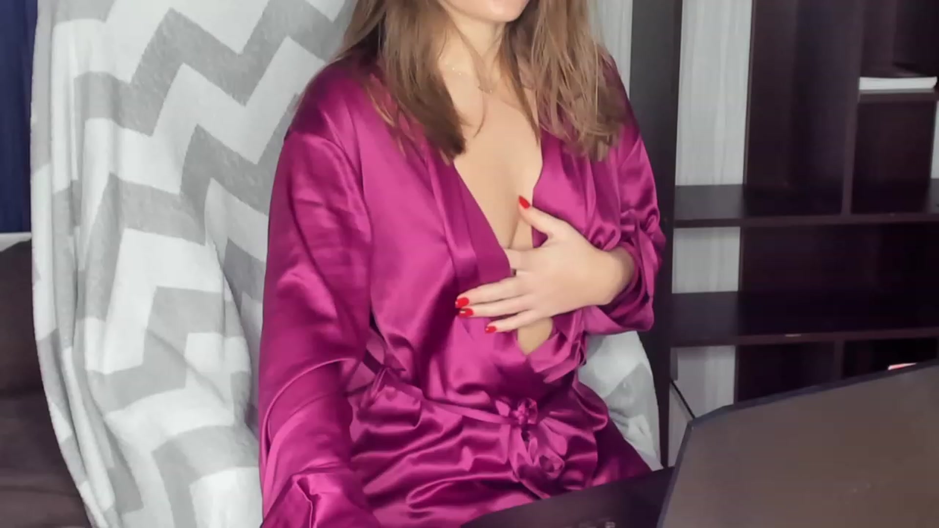 Gallery image thumbnail from kimbasin's myfreecams stream on, 01/08/2024, 18:38 image 3 of 20