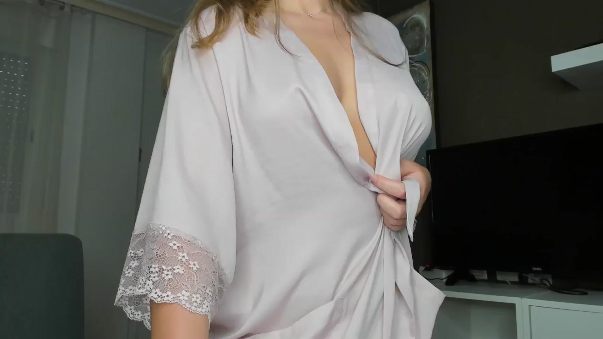 Gallery image thumbnail from kimbasin's myfreecams stream on, 05/08/2024, 18:07 image 9 of 20