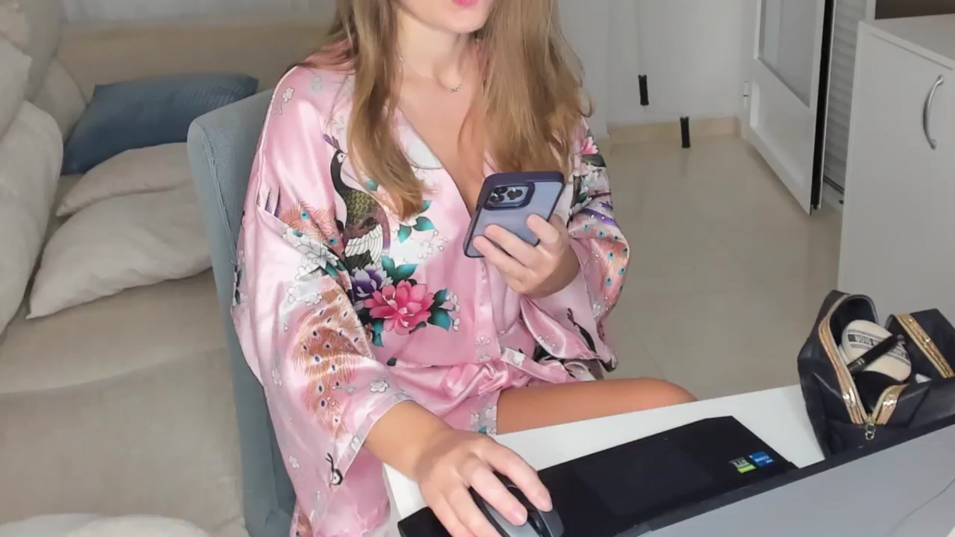 Gallery image thumbnail from kimbasin's myfreecams stream on, 05/18/2024, 18:15 image 8 of 20