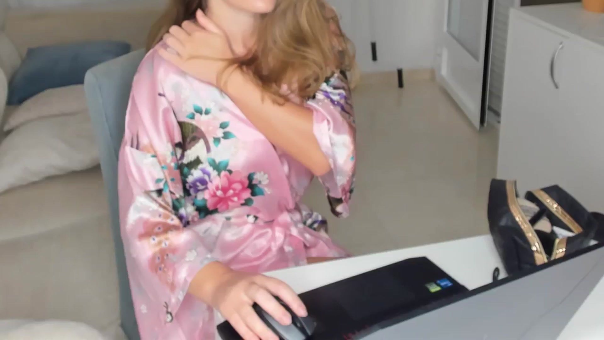 Gallery image thumbnail from kimbasin's myfreecams stream on, 05/18/2024, 18:15 image 14 of 20