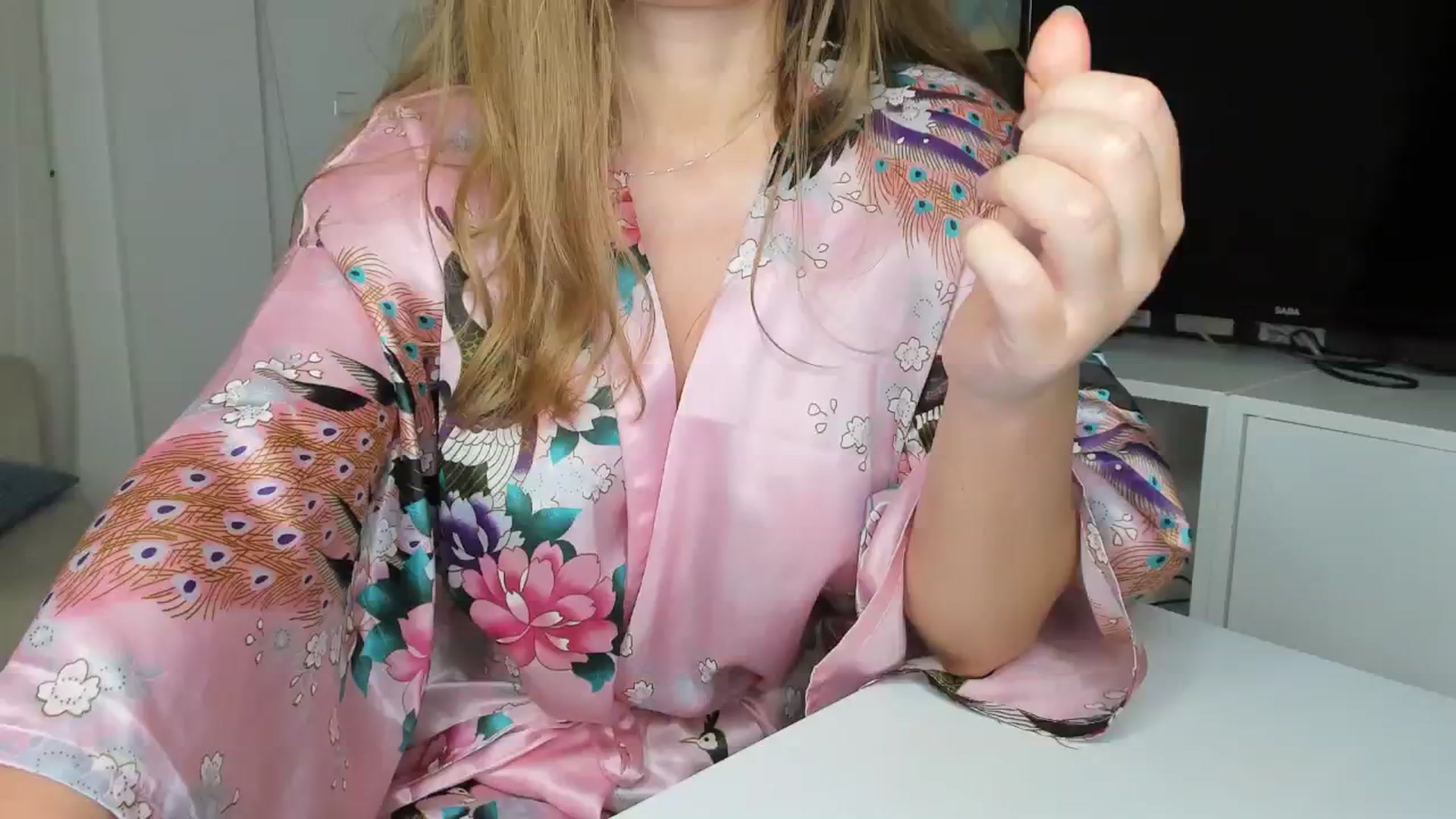 Gallery image thumbnail from kimbasin's myfreecams stream on, 05/19/2024, 24:49 image 3 of 20