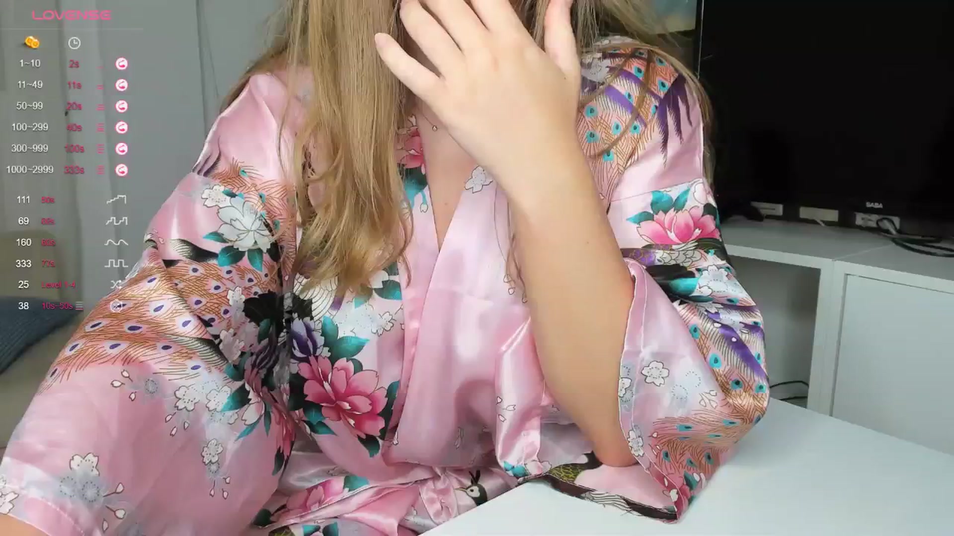 Gallery image thumbnail from kimbasin's myfreecams stream on, 05/19/2024, 24:49 image 9 of 20
