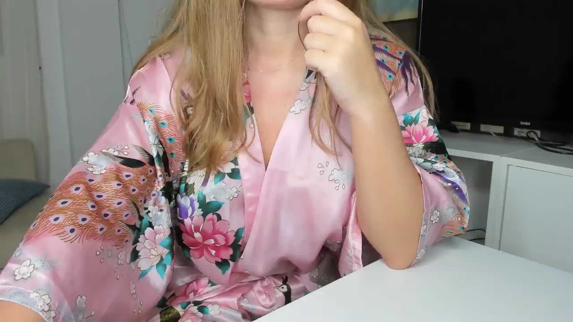 Gallery image thumbnail from kimbasin's myfreecams stream on, 05/19/2024, 24:49 image 11 of 20
