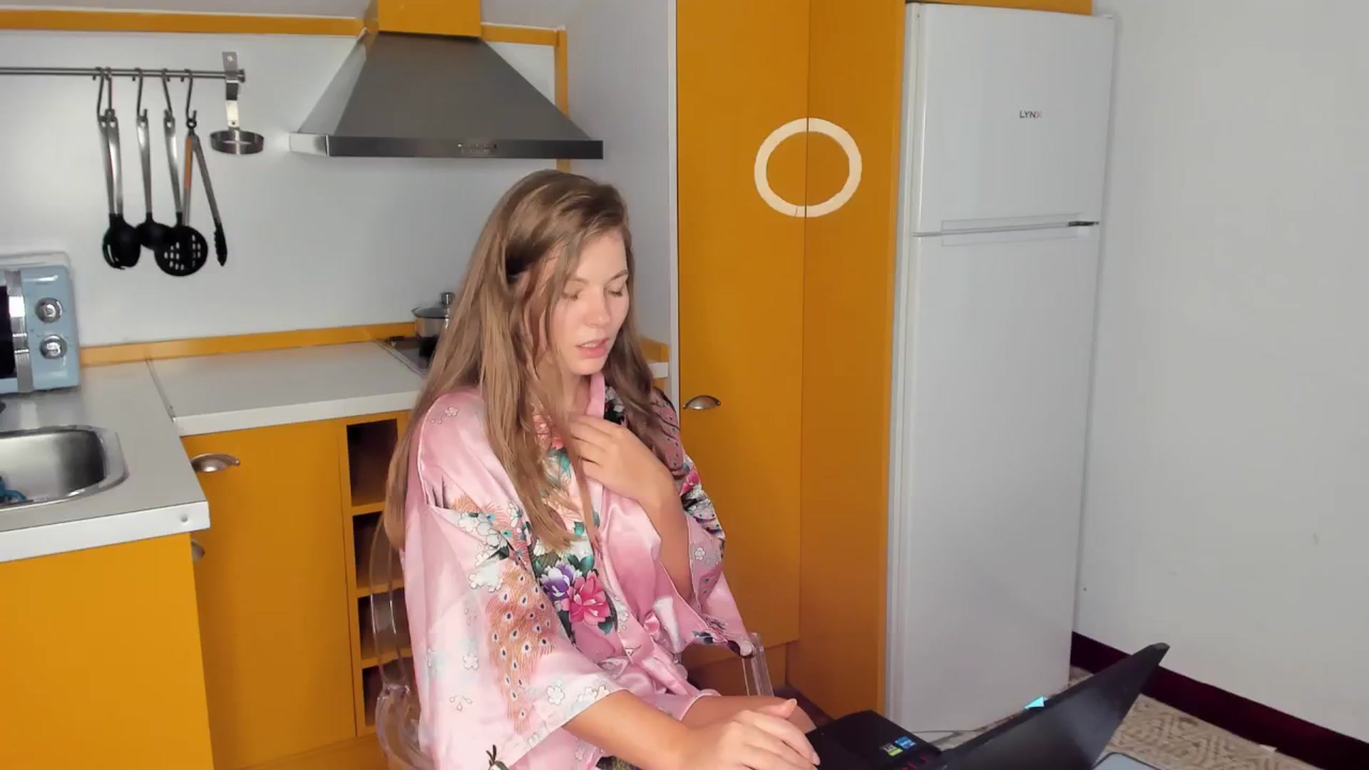 Gallery image thumbnail from kimbasin's myfreecams stream on, 06/16/2024, 19:26 image 16 of 20