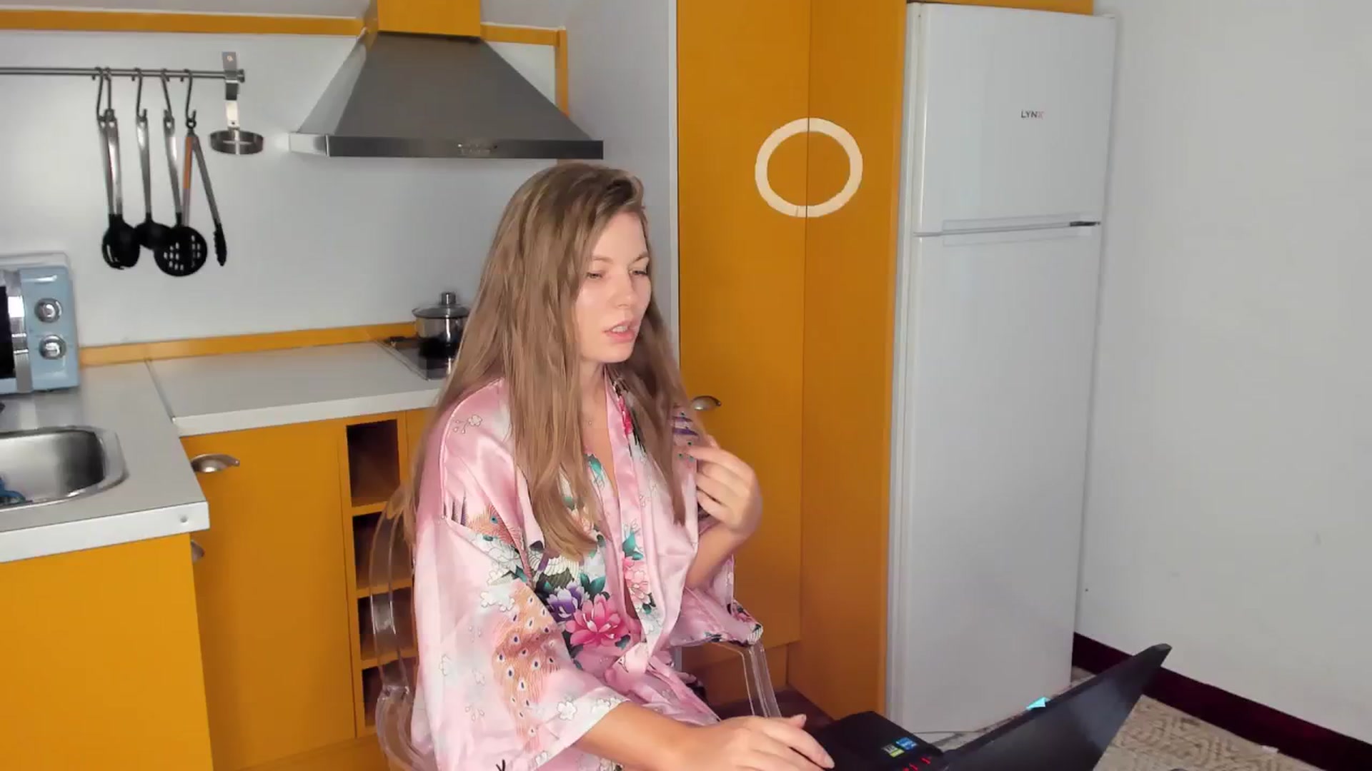 Gallery image thumbnail from kimbasin's myfreecams stream on, 06/16/2024, 19:26 image 1 of 20