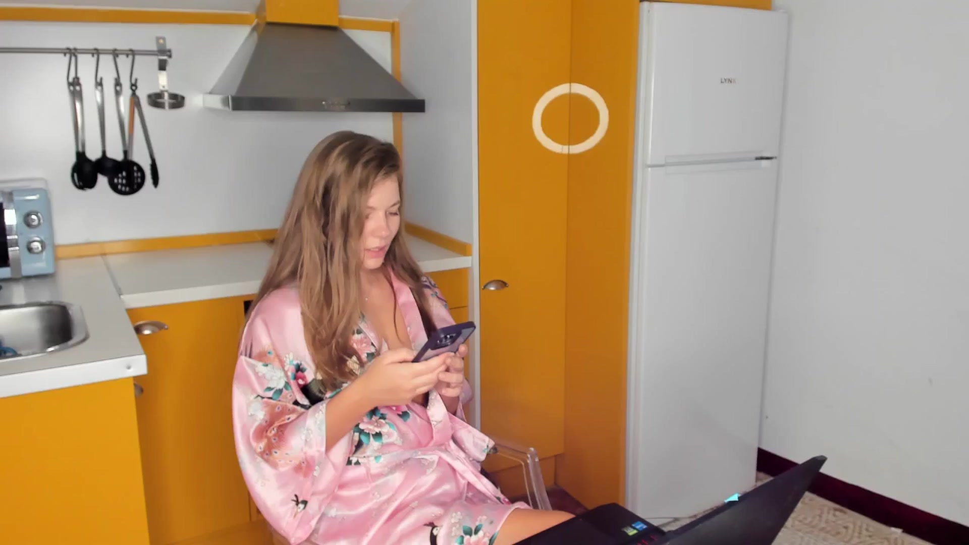 Gallery image thumbnail from kimbasin's myfreecams stream on, 06/16/2024, 19:26 image 13 of 20