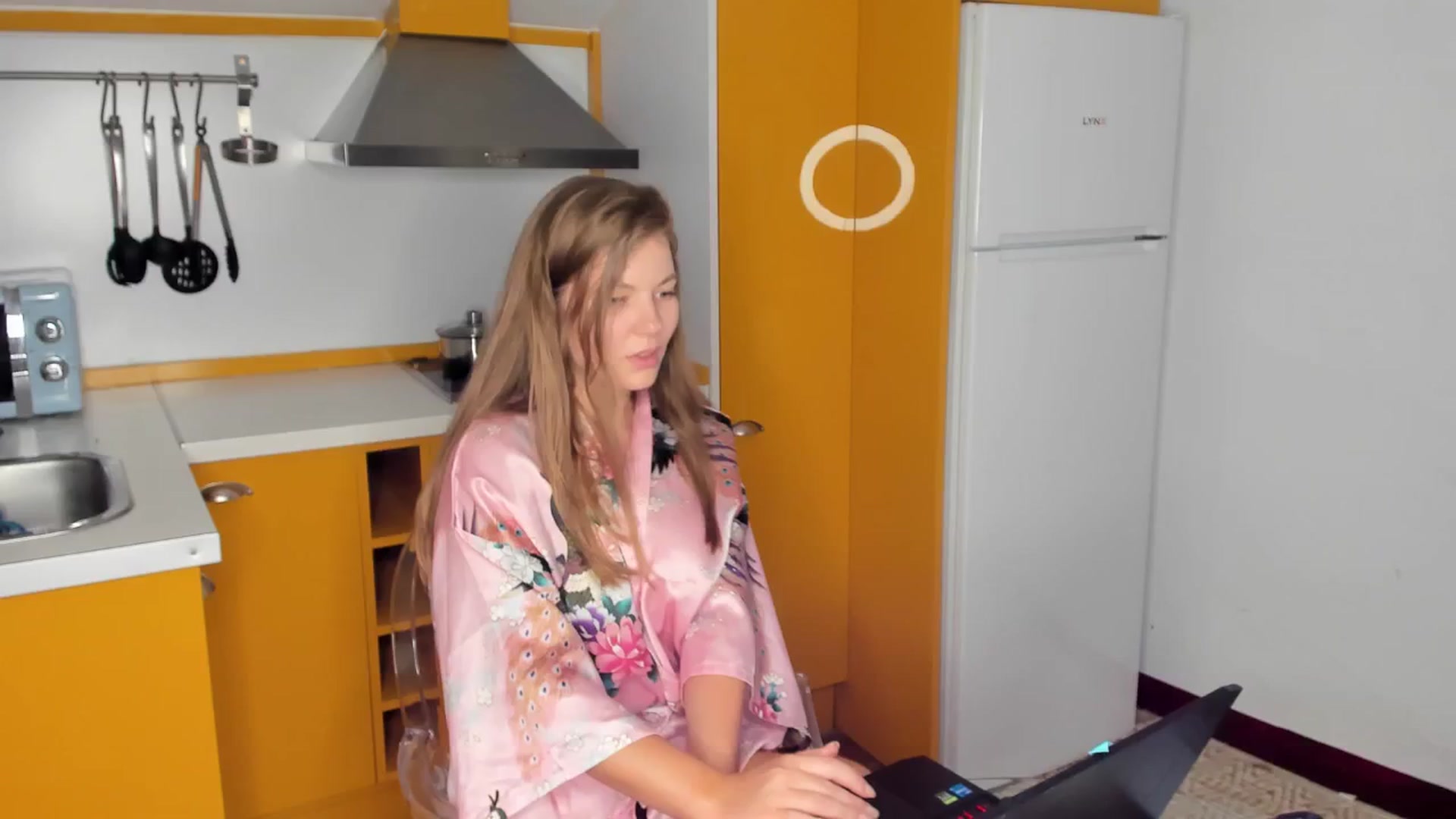Gallery image thumbnail from kimbasin's myfreecams stream on, 06/16/2024, 19:26 image 19 of 20