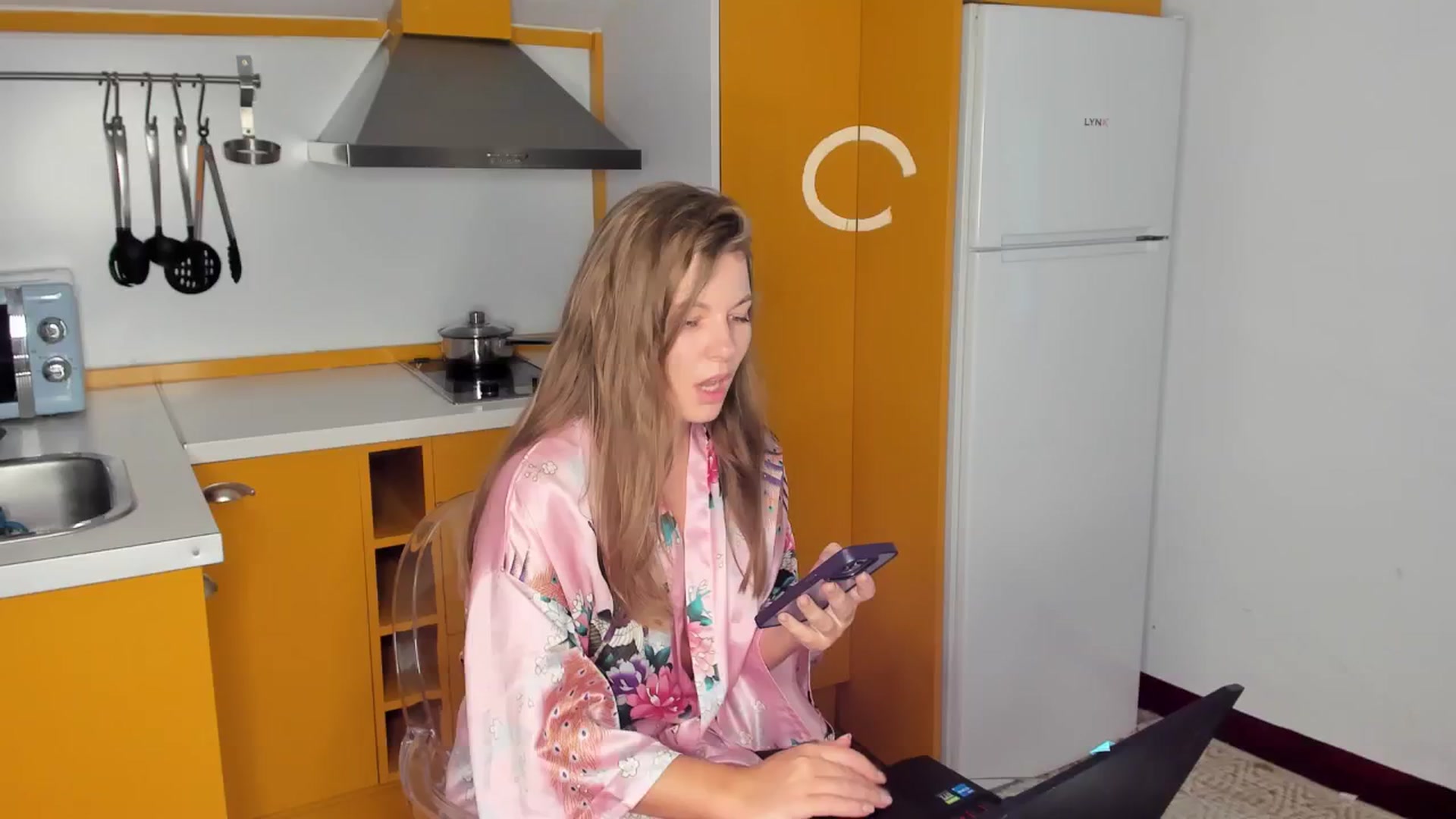 Gallery image thumbnail from kimbasin's myfreecams stream on, 06/16/2024, 19:26 image 2 of 20