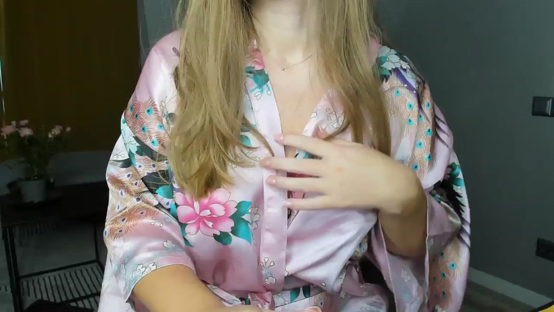 Gallery image thumbnail from kimbasin's myfreecams stream on, 06/25/2024, 12:52 image 14 of 20