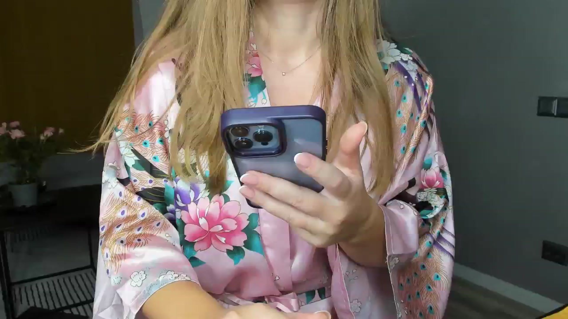 Gallery image thumbnail from kimbasin's myfreecams stream on, 06/25/2024, 12:52 image 2 of 20